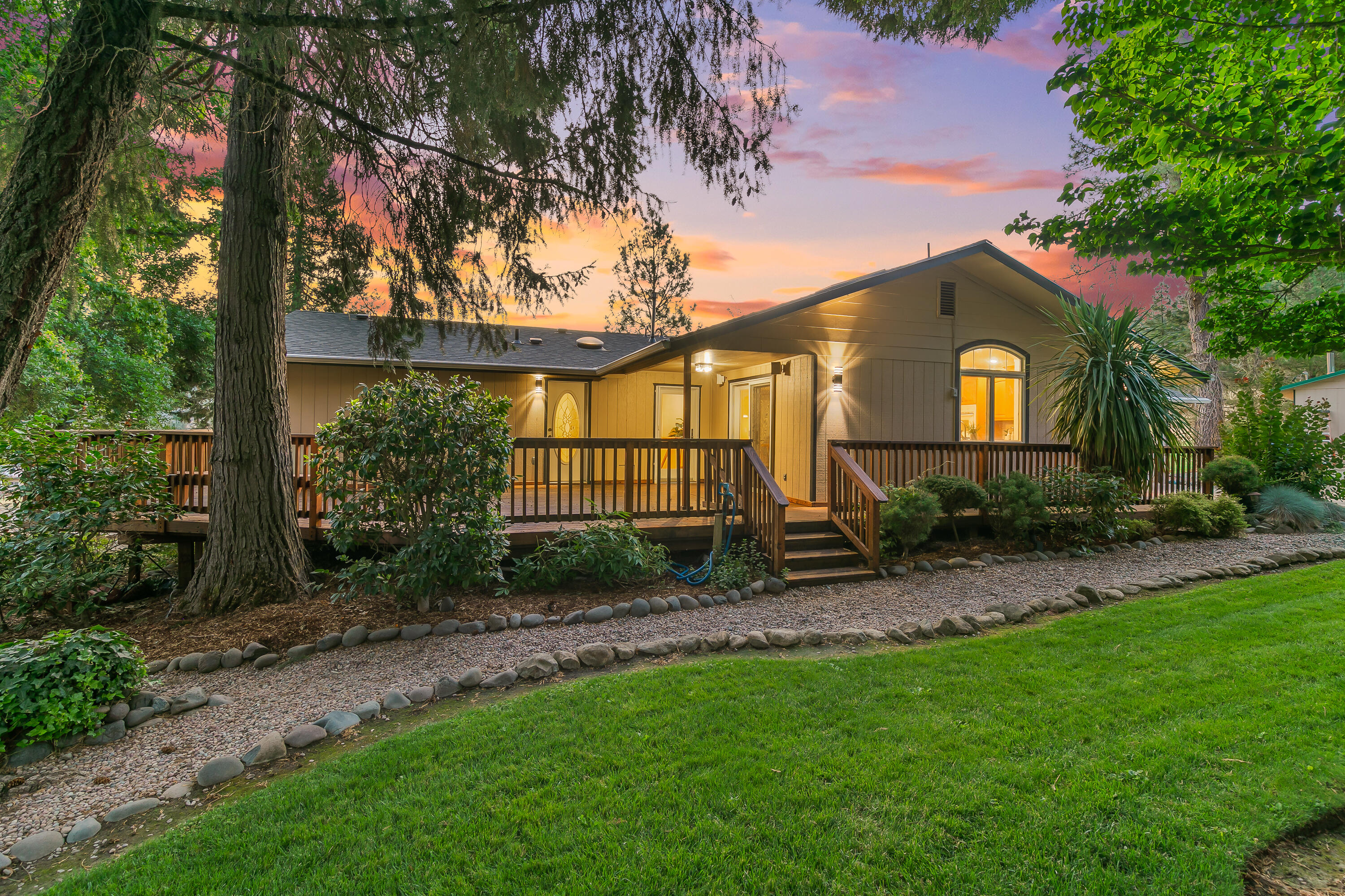 17600 Highway 238