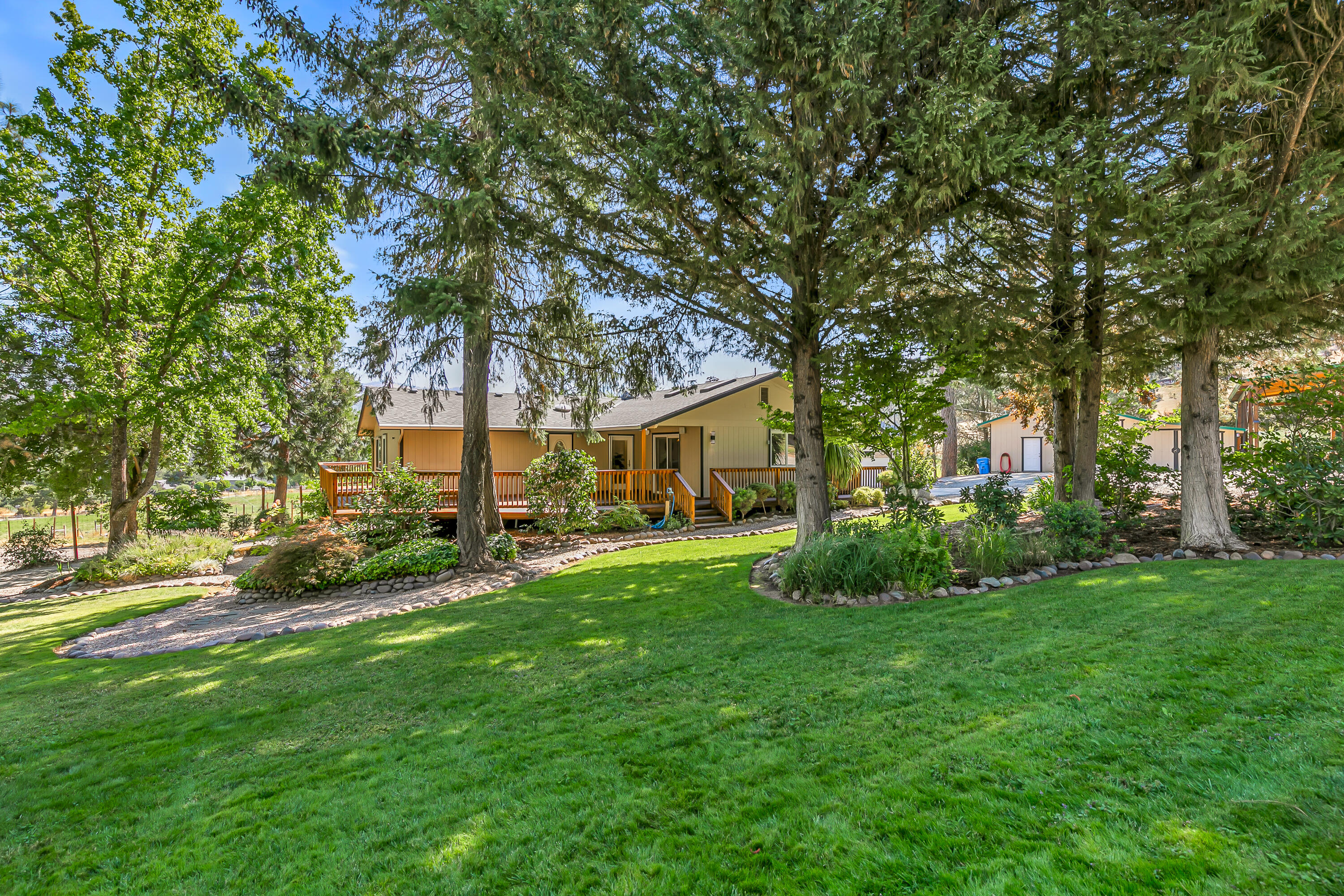 17600 Highway 238