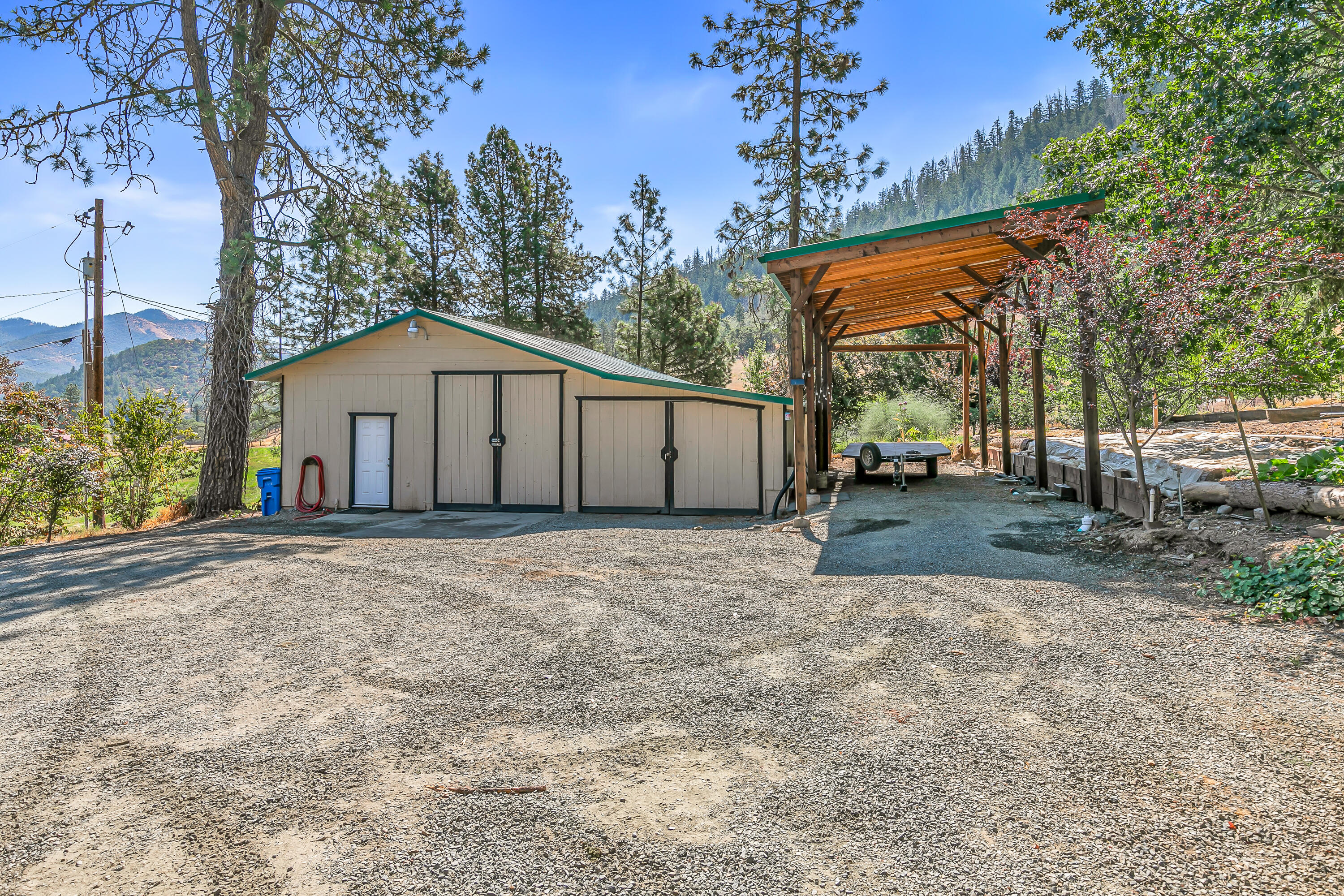17600 Highway 238