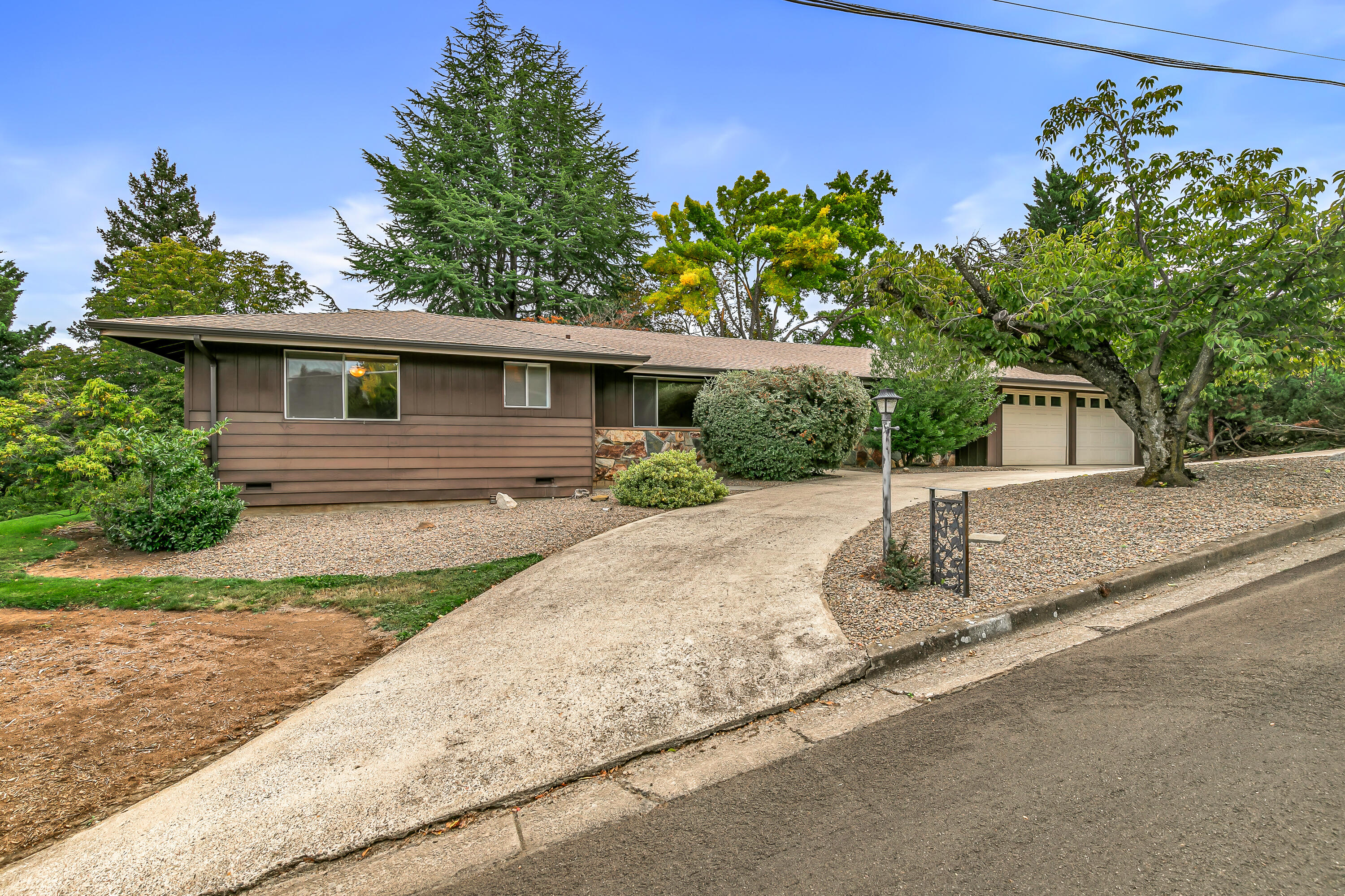1094 Linda Avenue