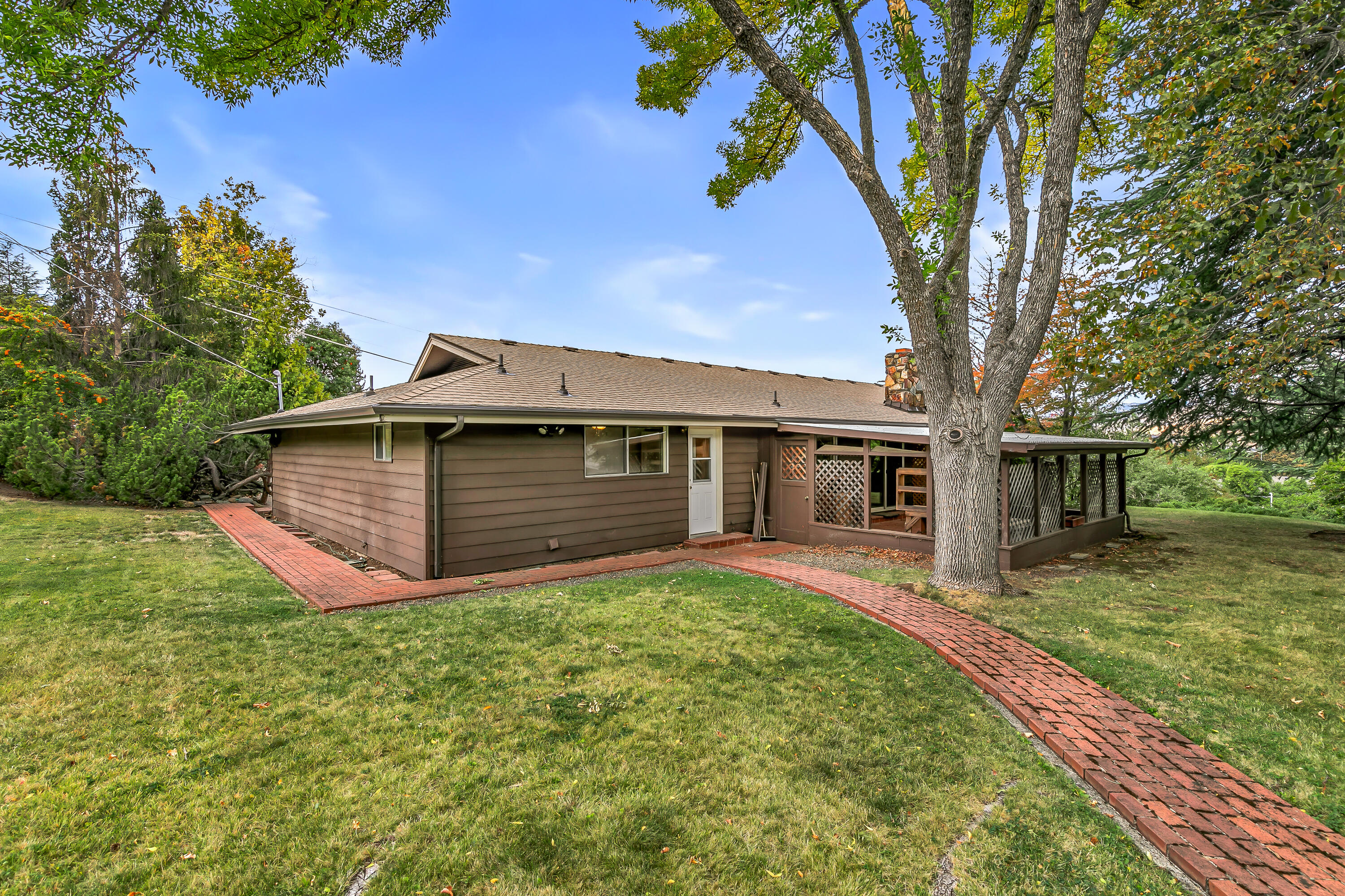 1094 Linda Avenue