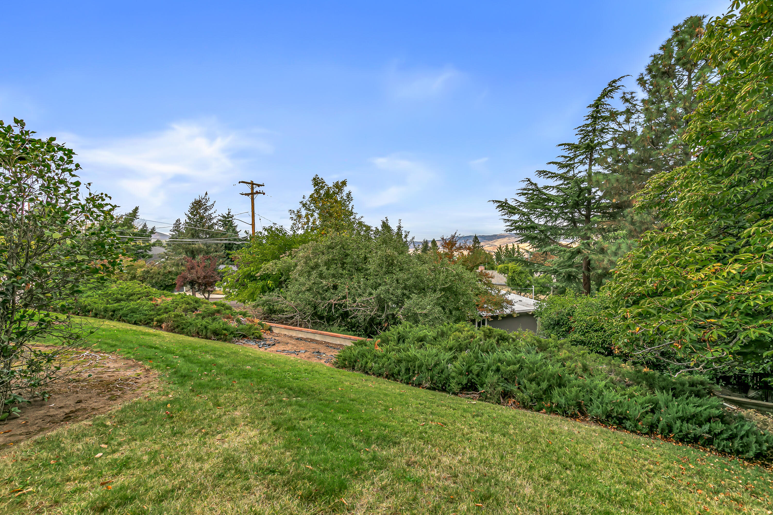 1094 Linda Avenue