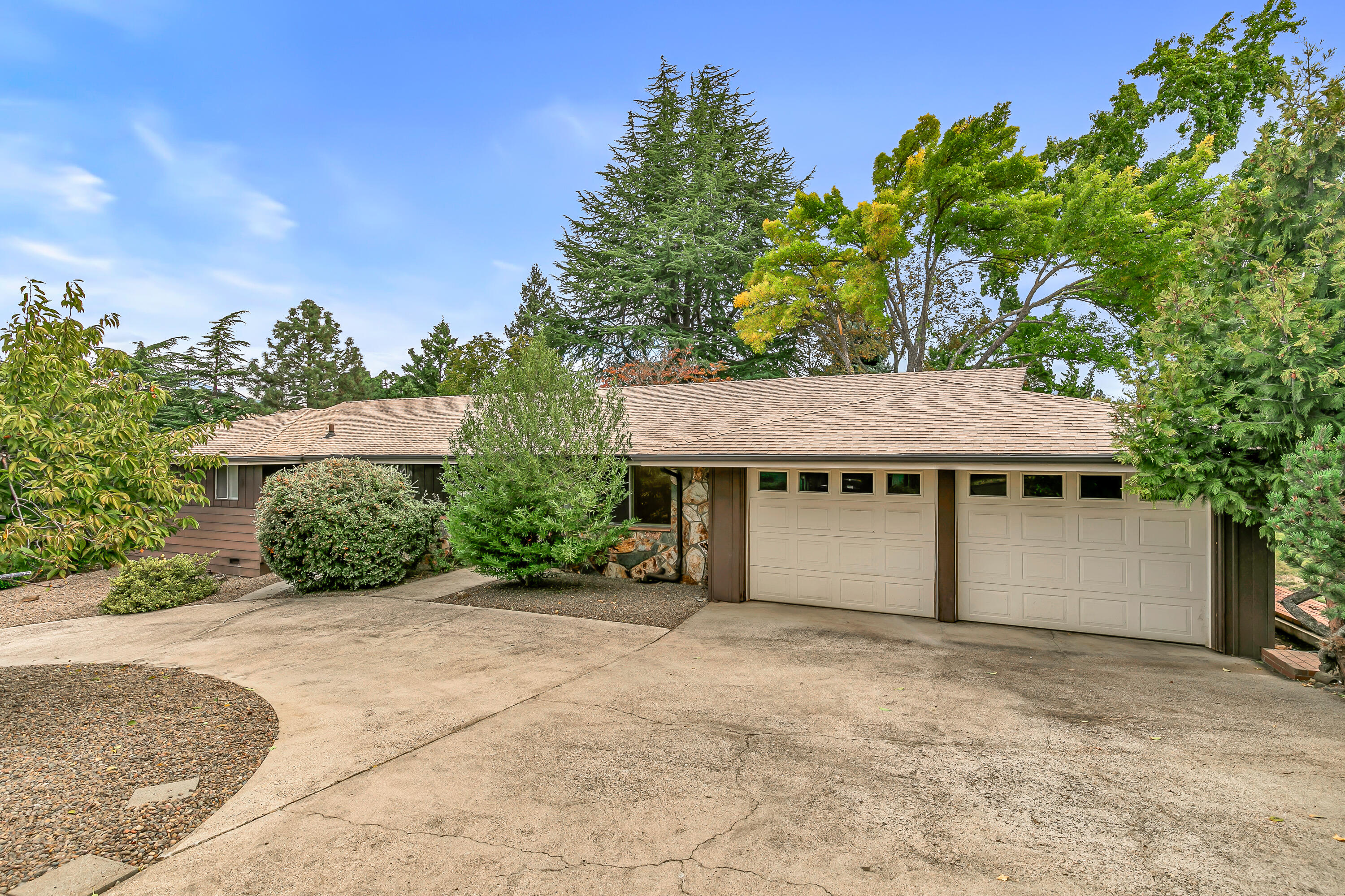 1094 Linda Avenue