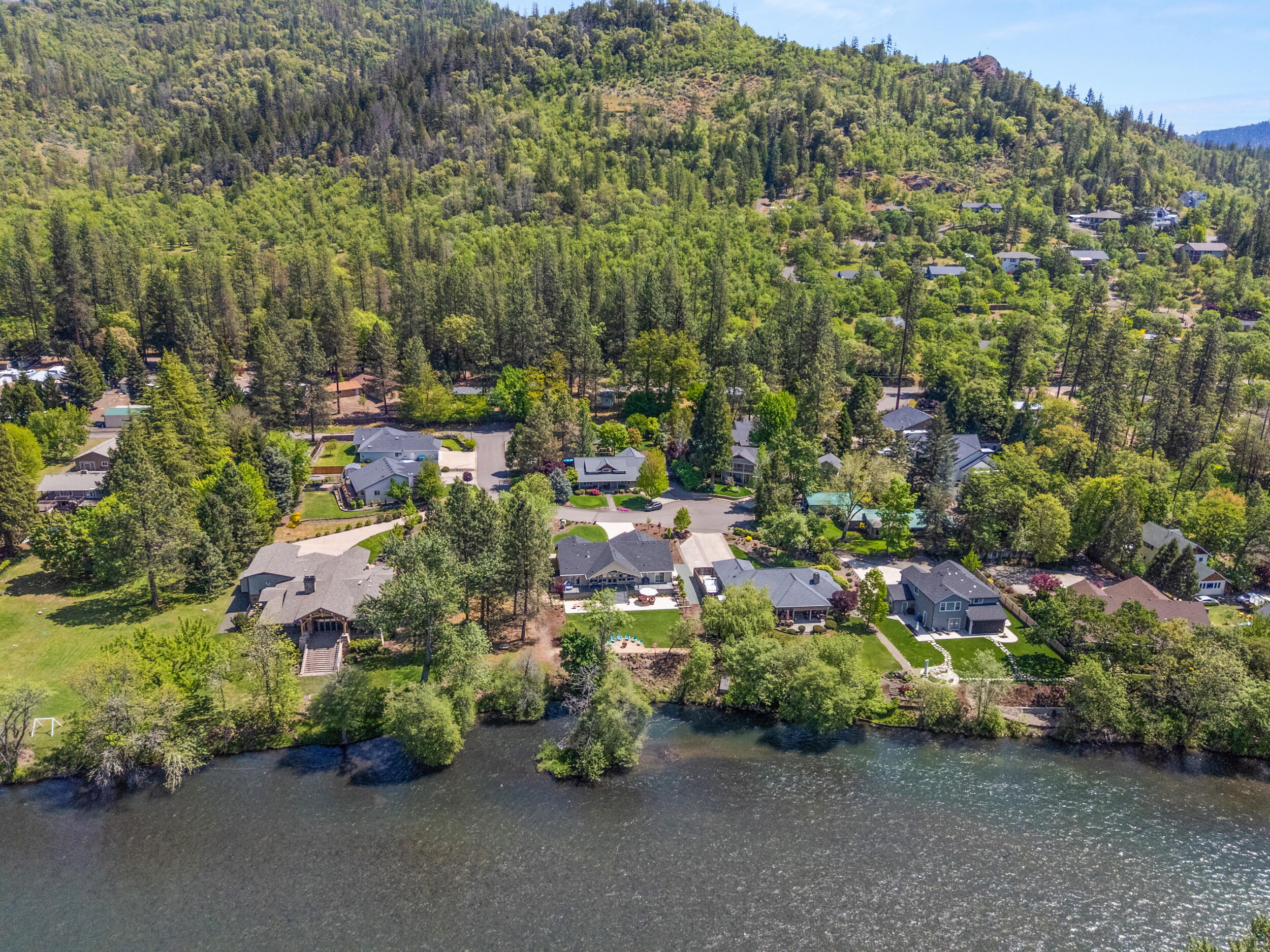 1060 Anglers Place