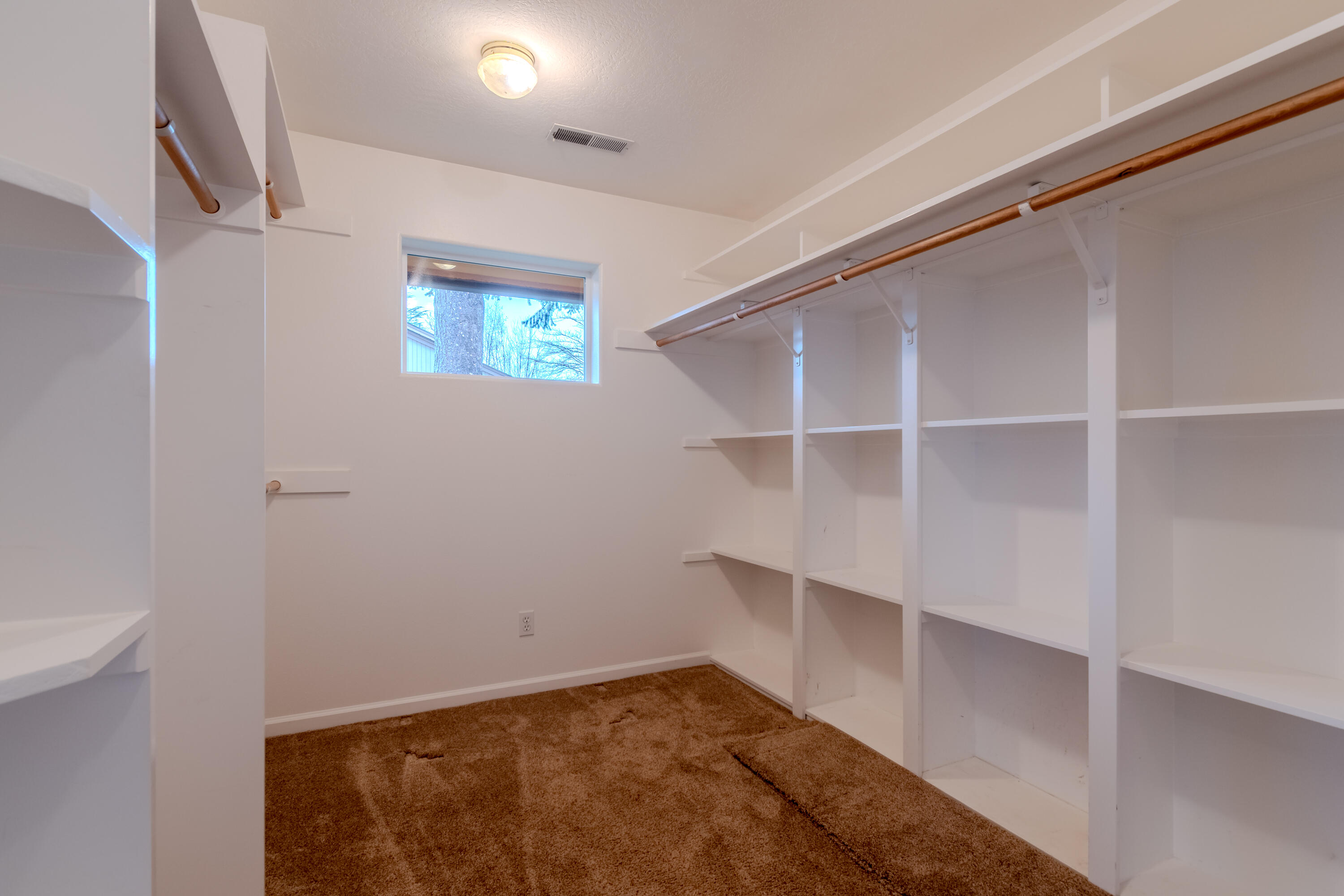 1911 Tamarack Place