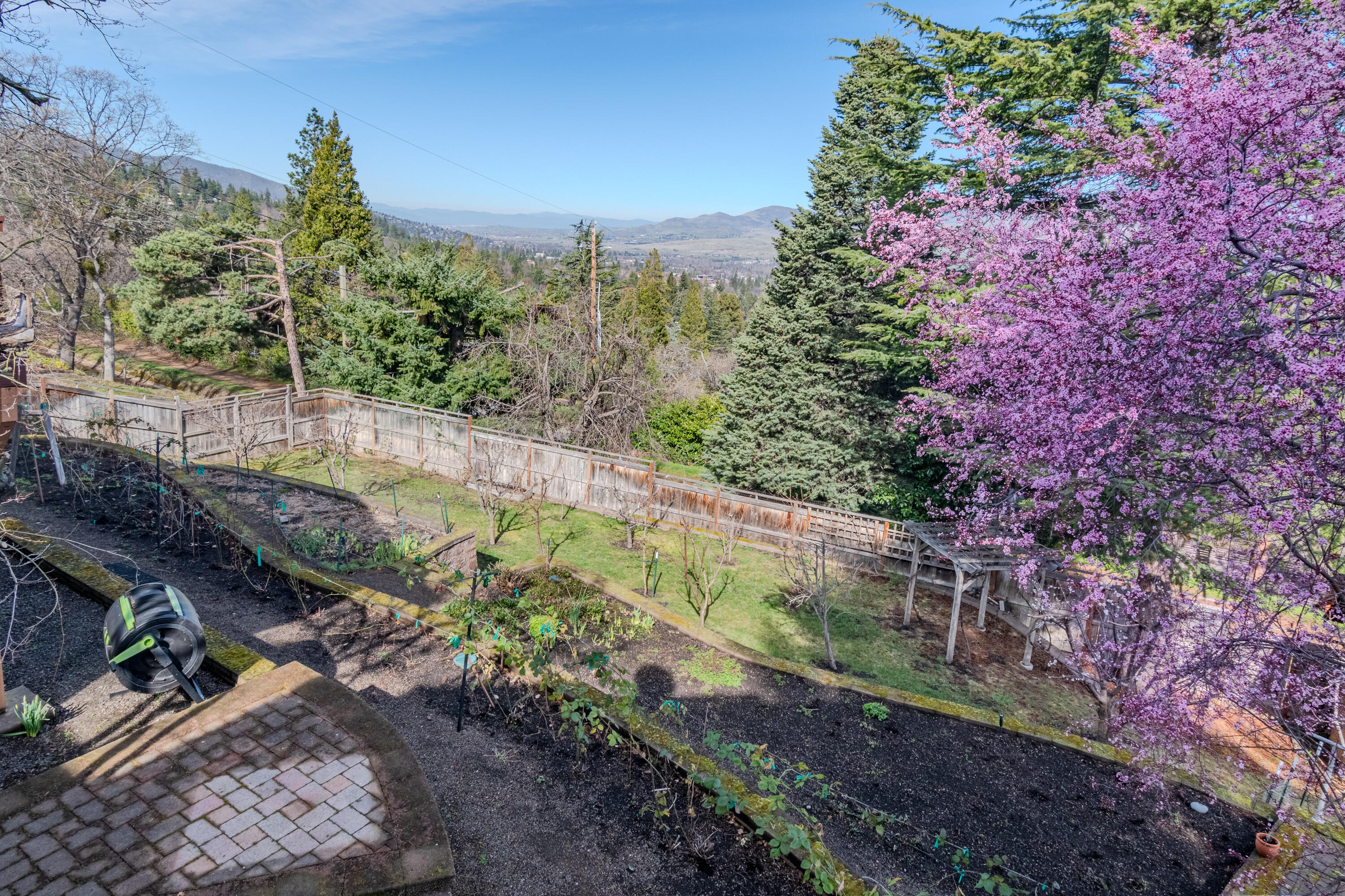 1911 Tamarack Place