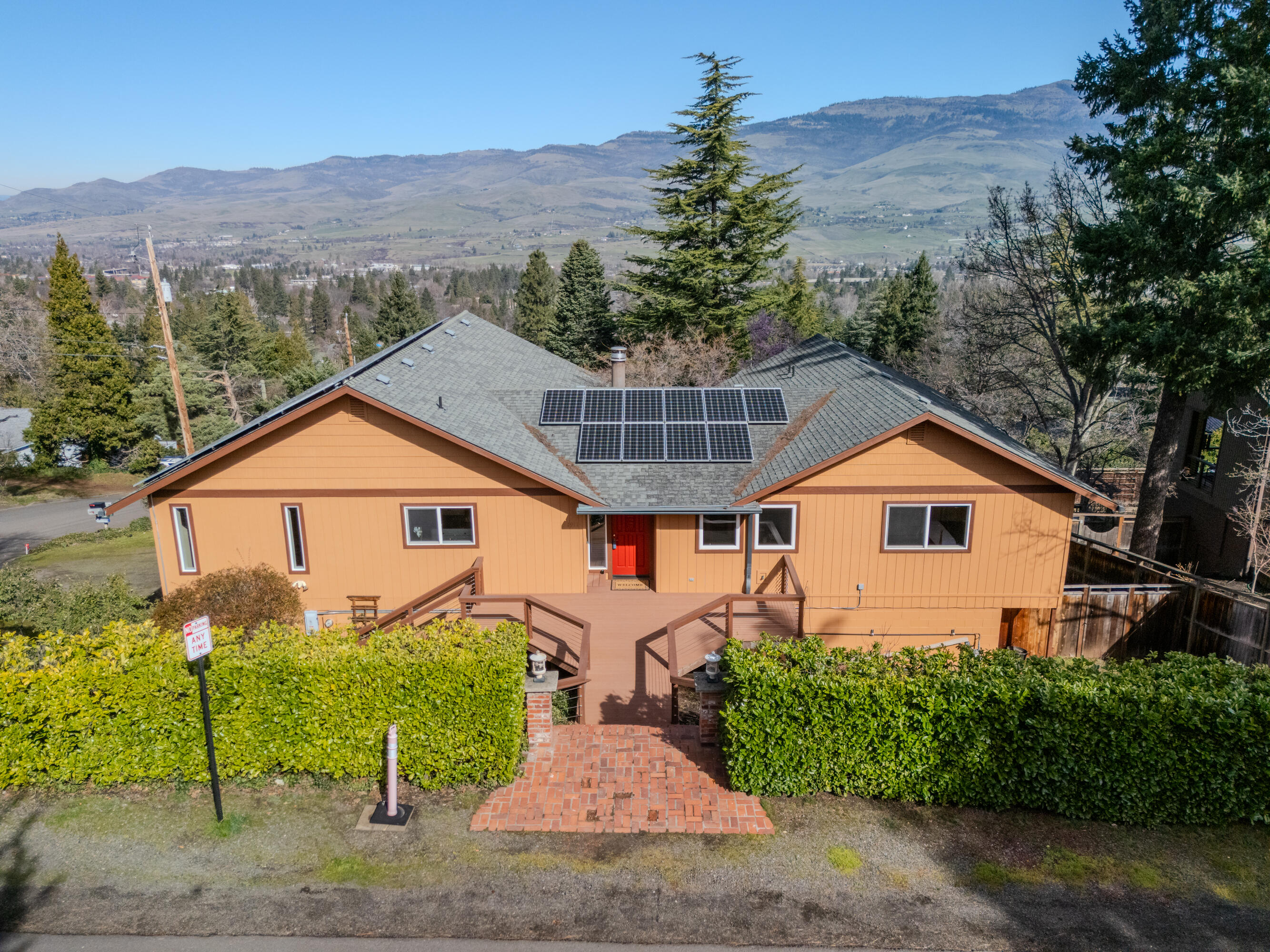 1911 Tamarack Place