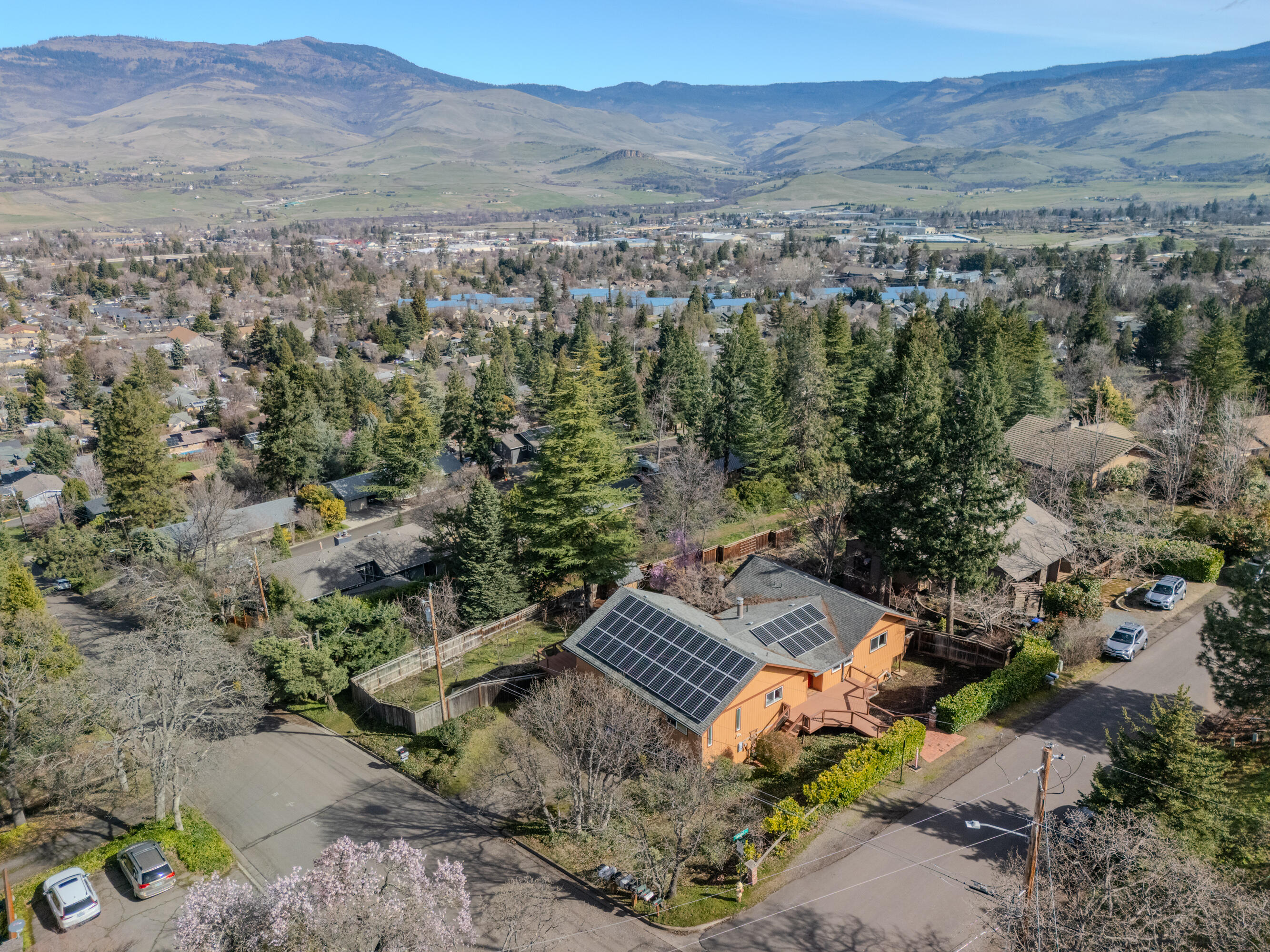 1911 Tamarack Place