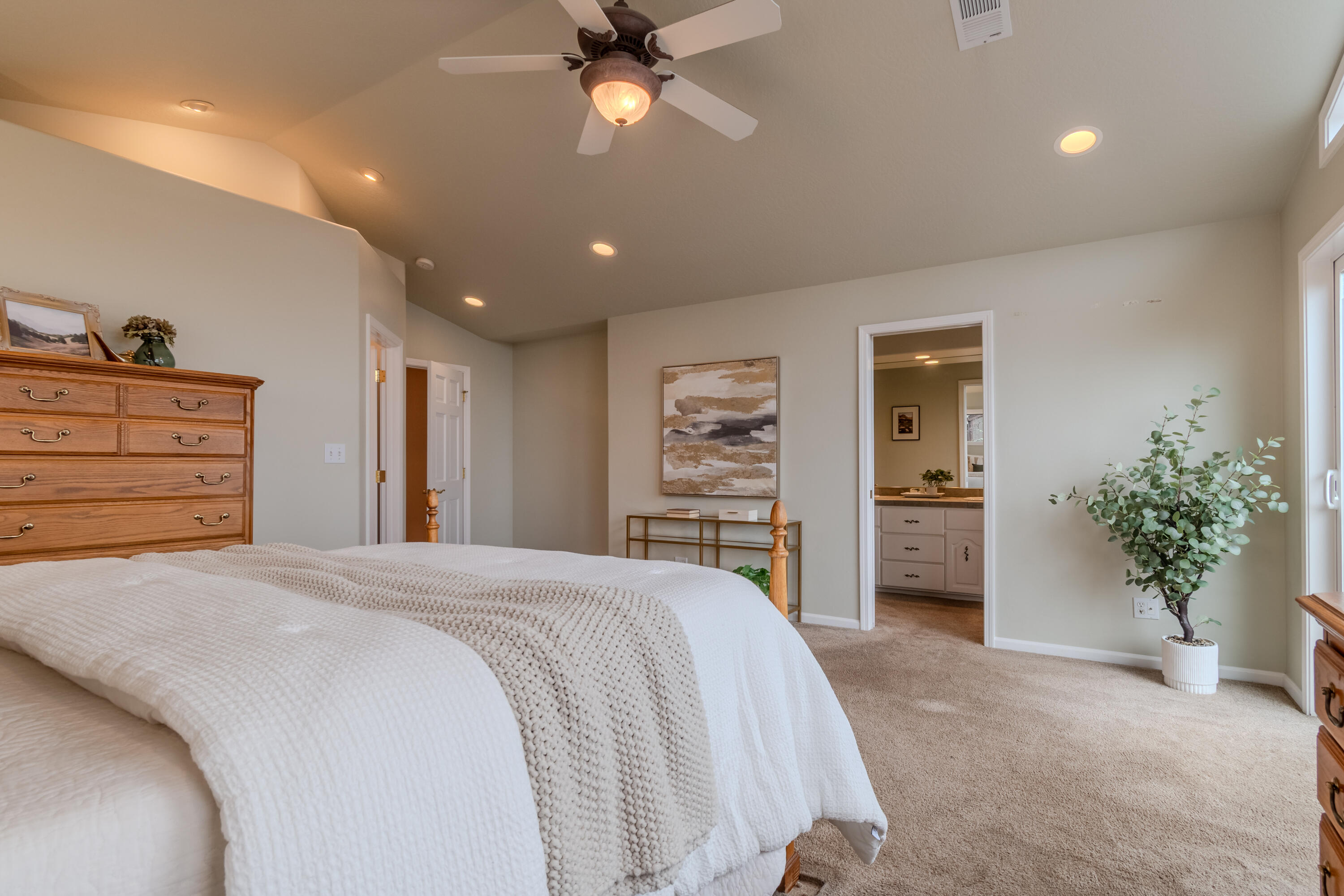 1911 Tamarack Place