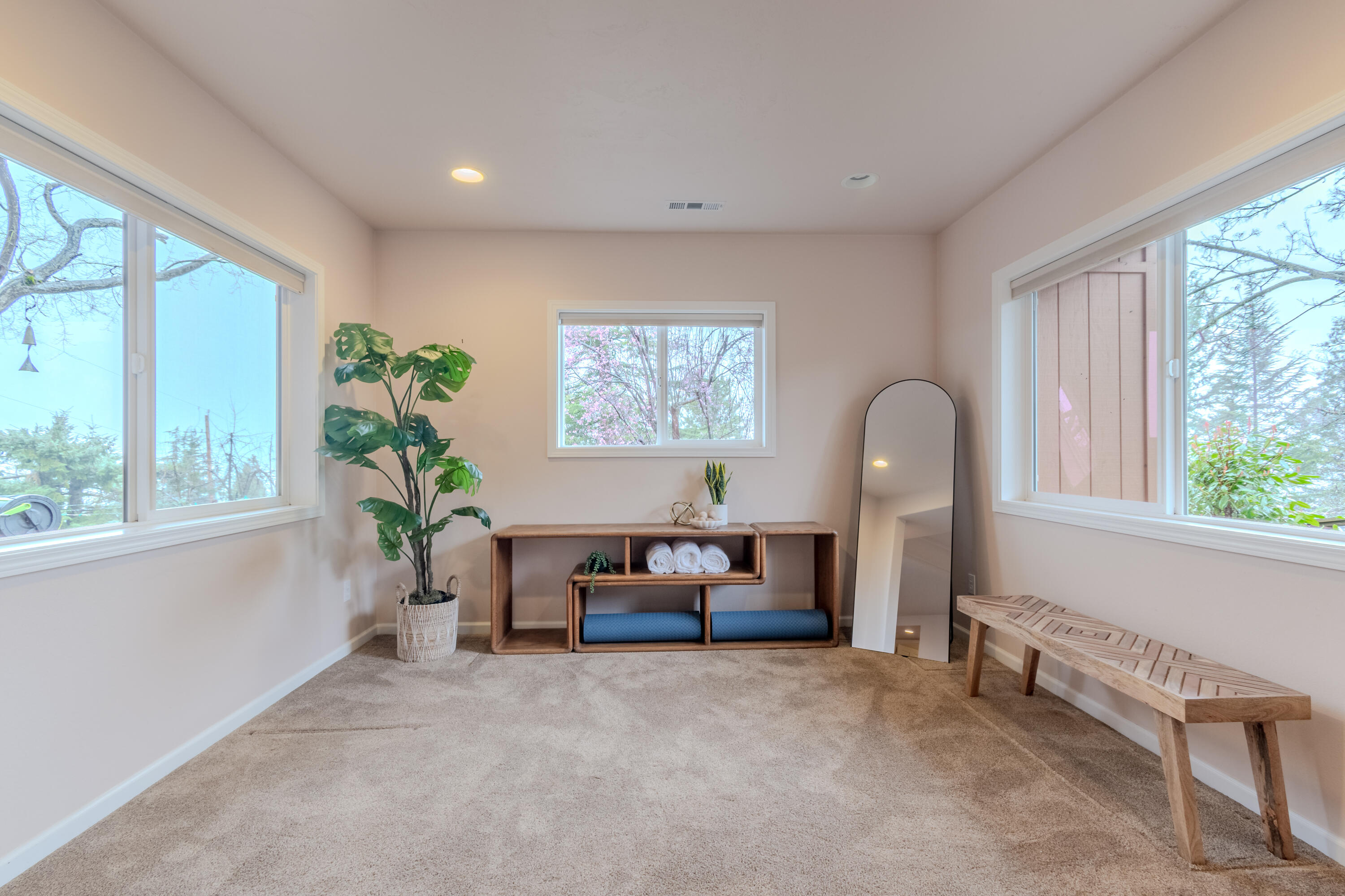 1911 Tamarack Place