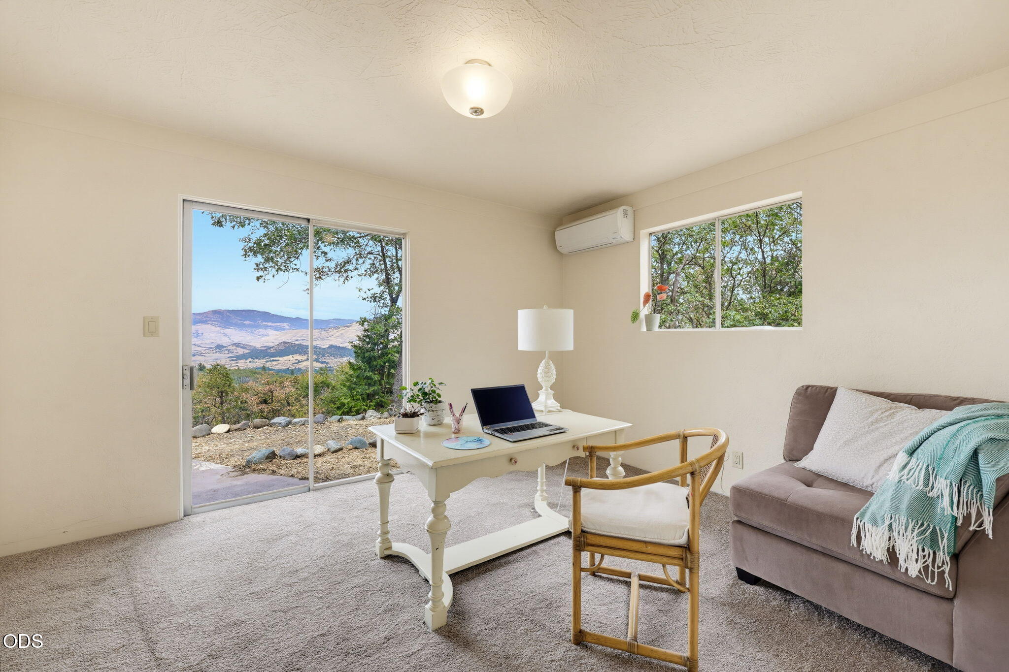 2590 Siskiyou Highway