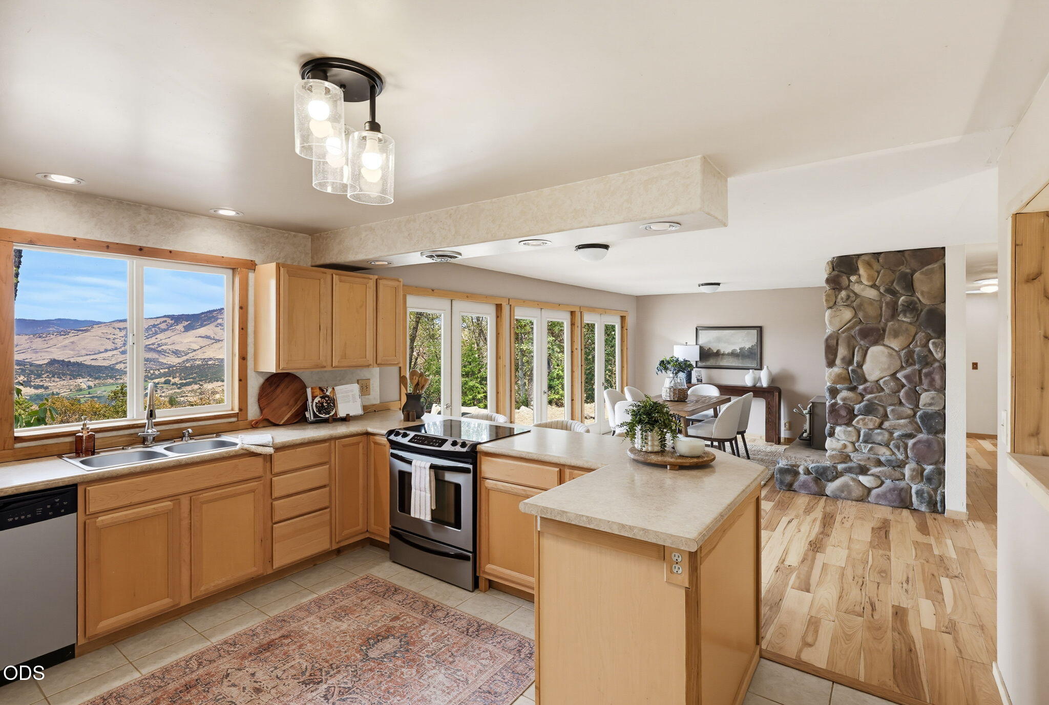 2590 Siskiyou Highway