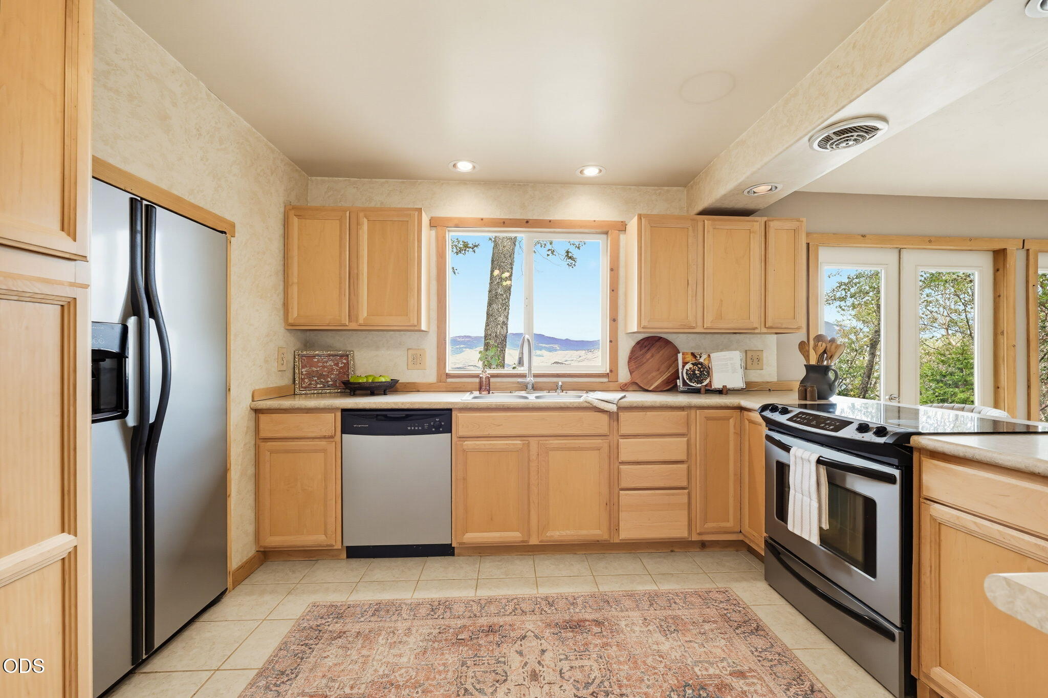 2590 Siskiyou Highway