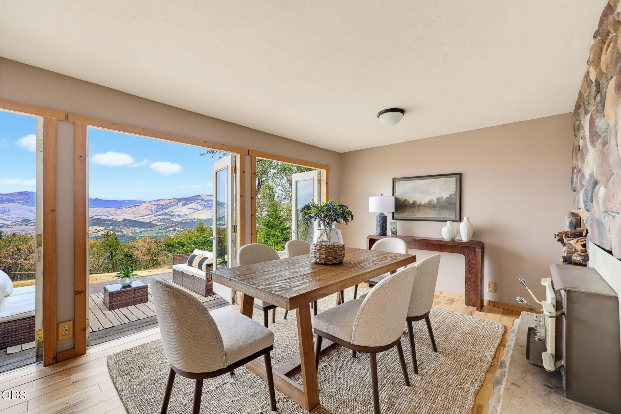 2590 Siskiyou Highway