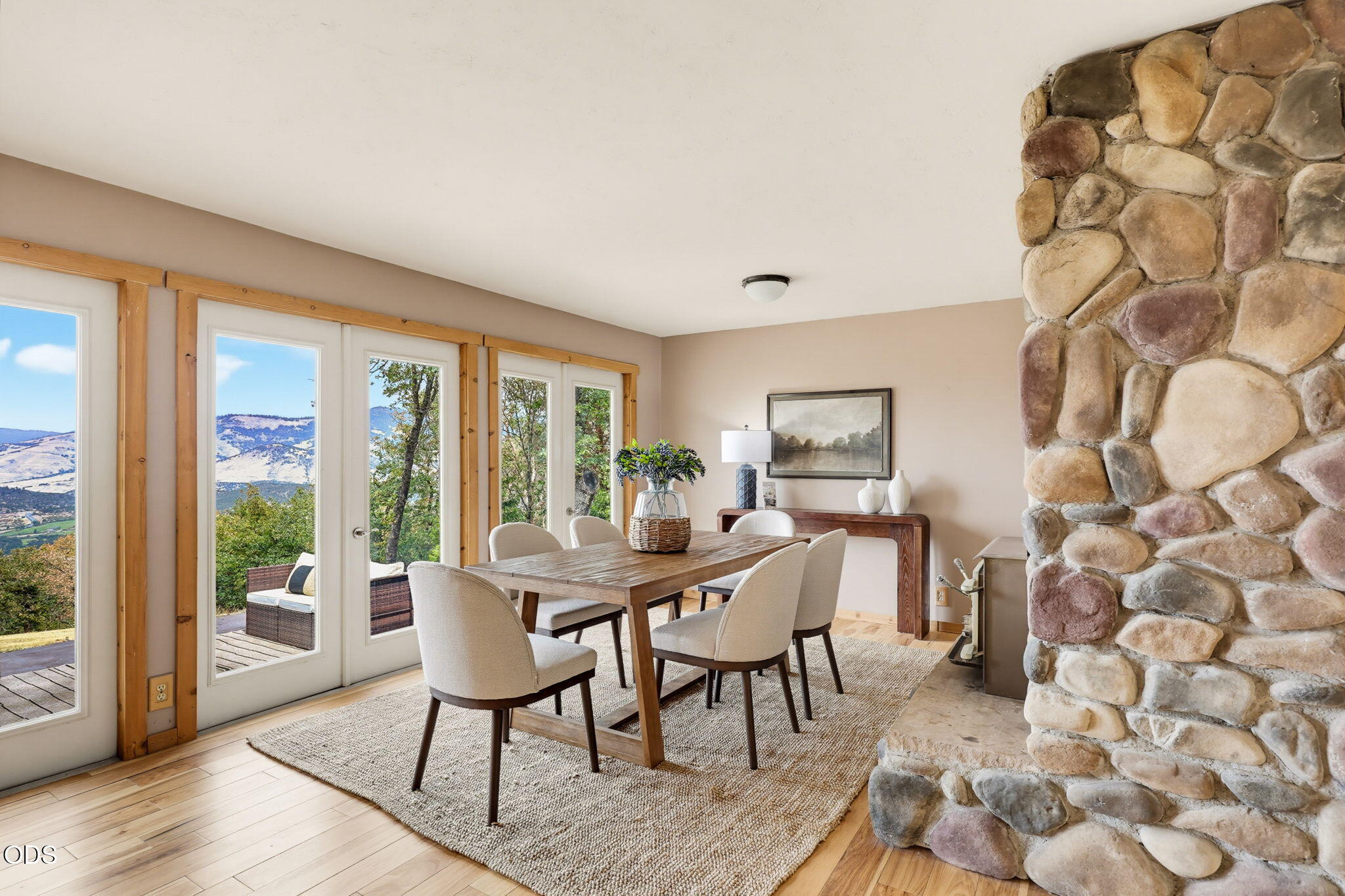 2590 Siskiyou Highway