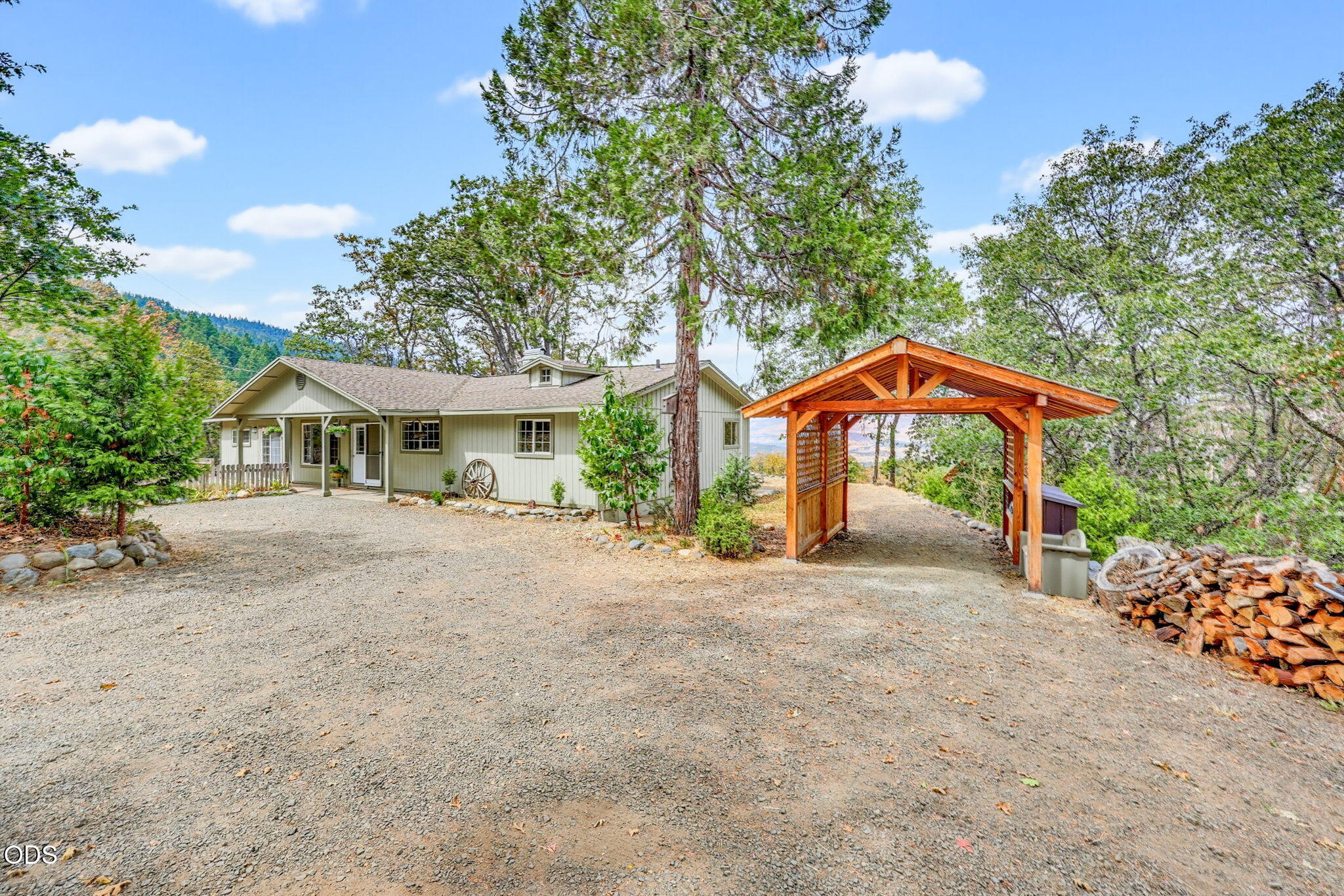 2590 Siskiyou Highway