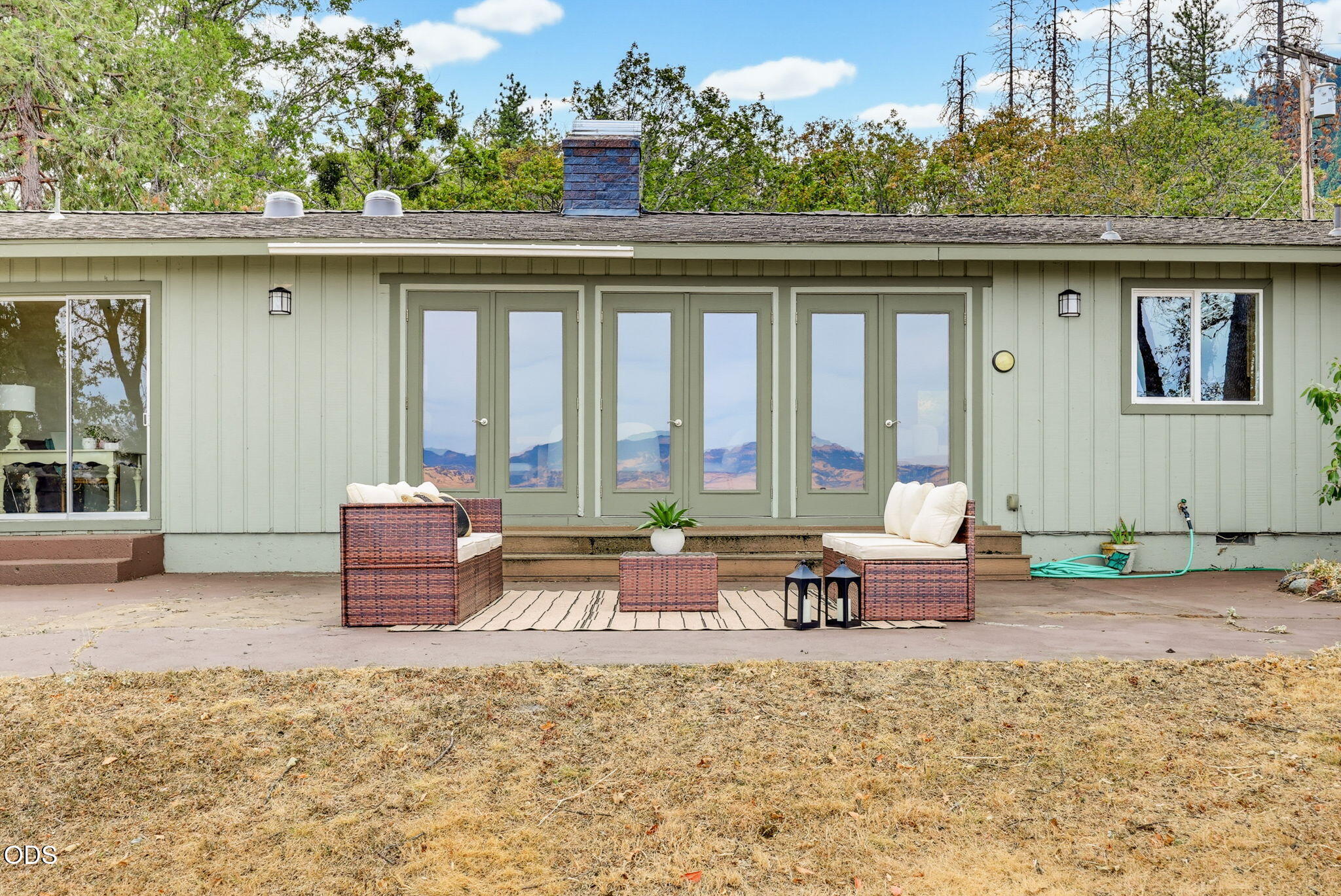 2590 Siskiyou Highway