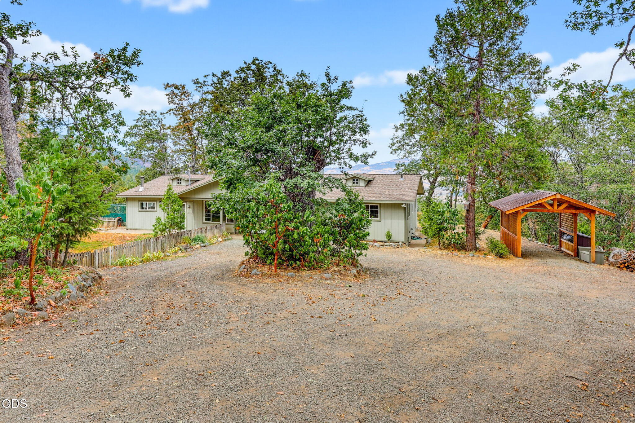 2590 Siskiyou Highway