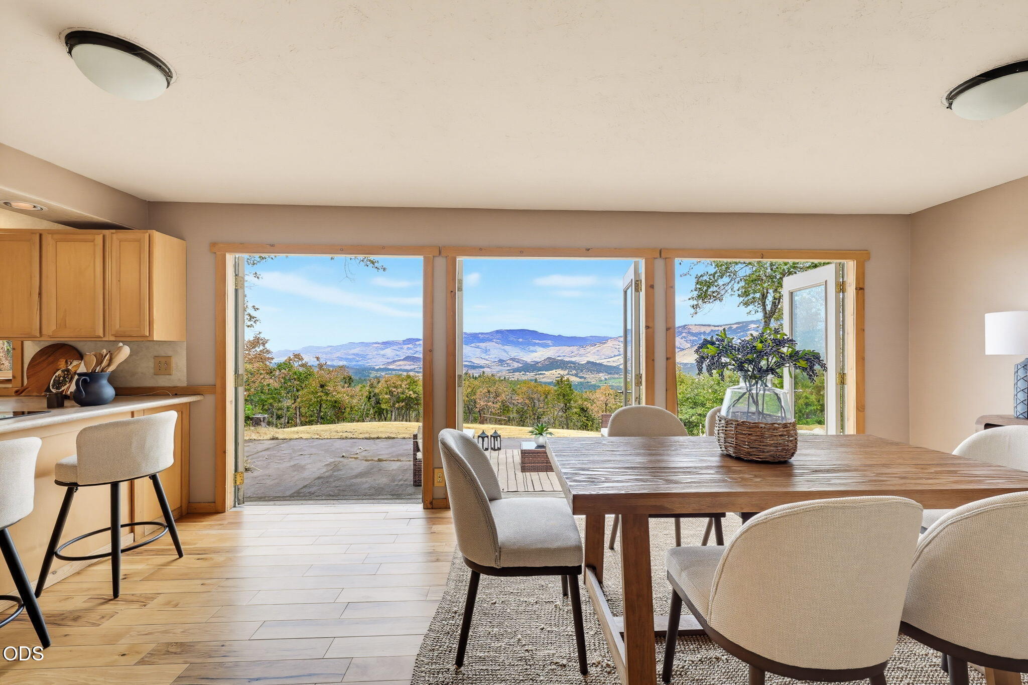 2590 Siskiyou Highway
