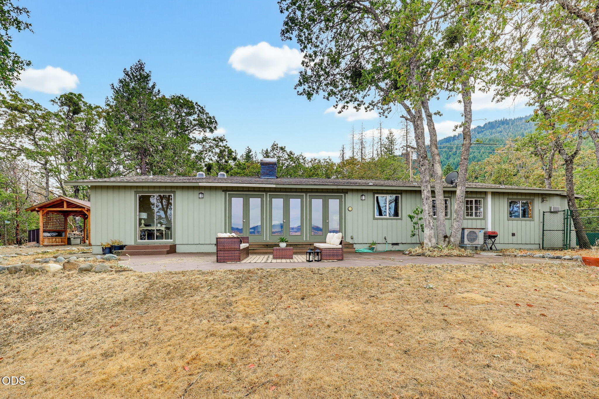 2590 Siskiyou Highway