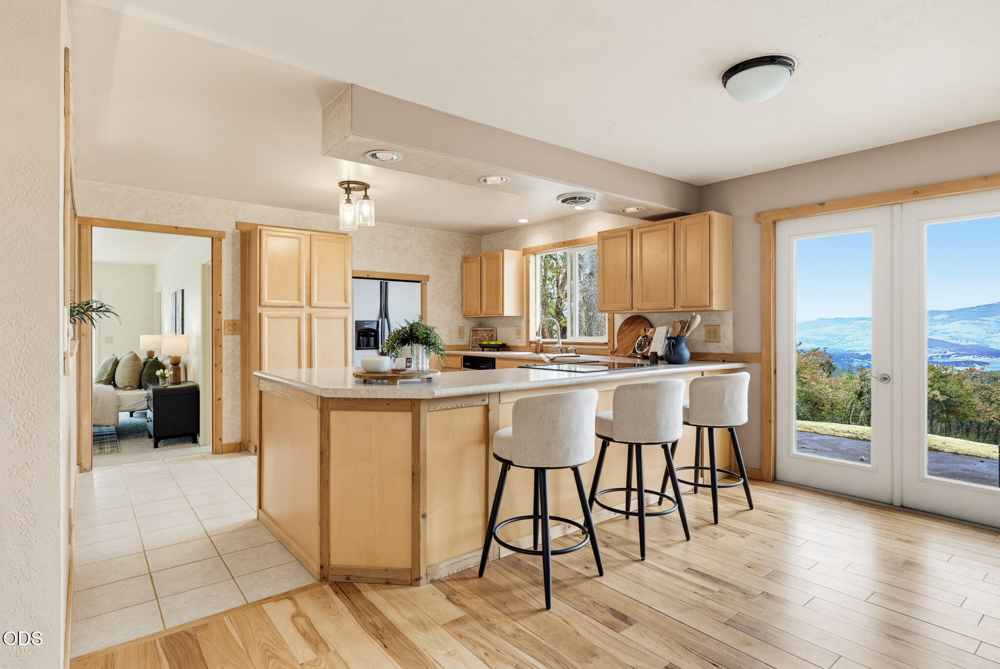 2590 Siskiyou Highway