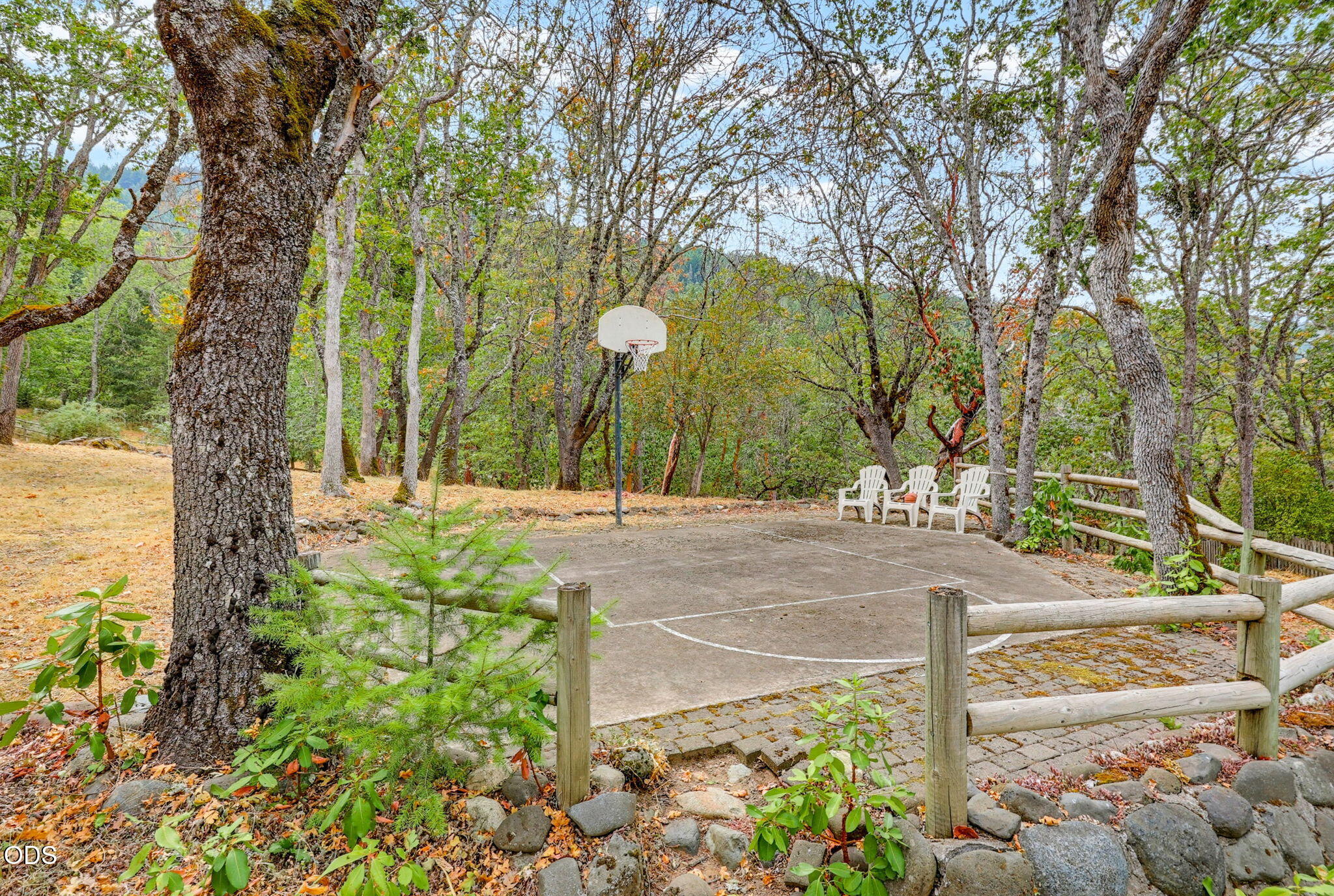 2590 Siskiyou Highway