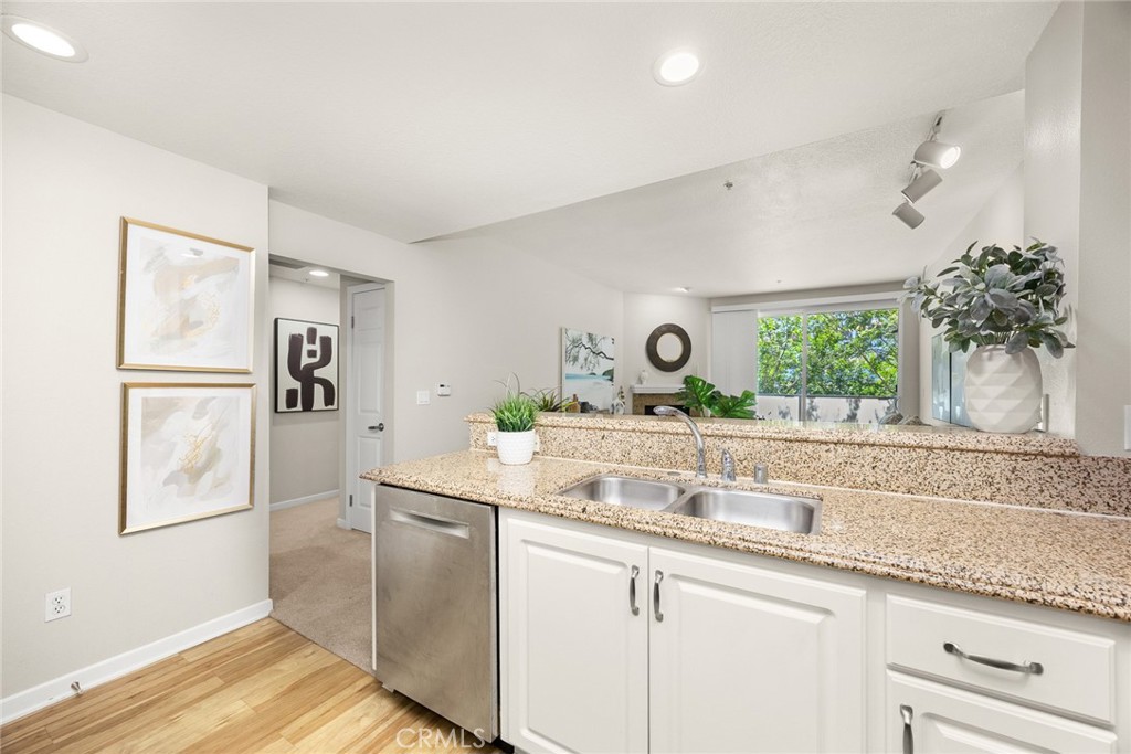 160 S Hudson Avenue 311