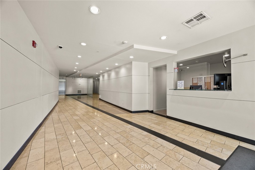 160 S Hudson Avenue 311