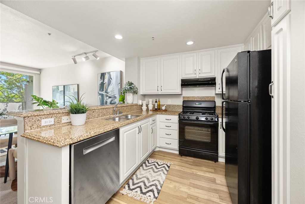 160 S Hudson Avenue 311