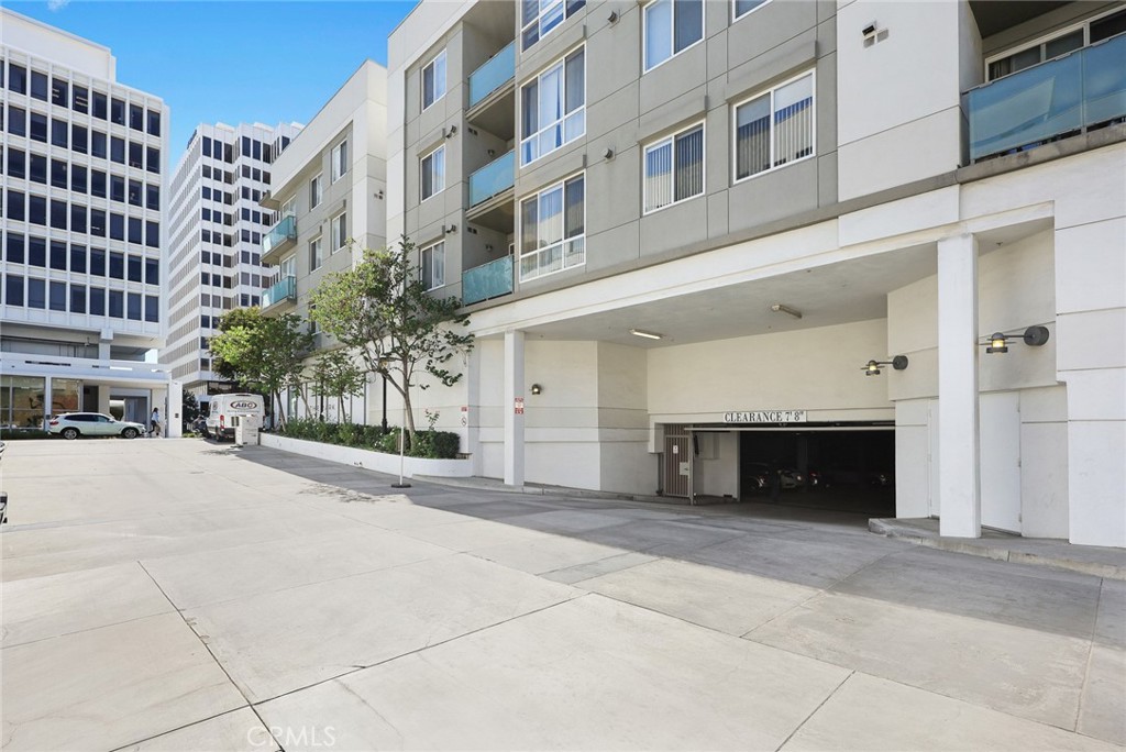 160 S Hudson Avenue 311