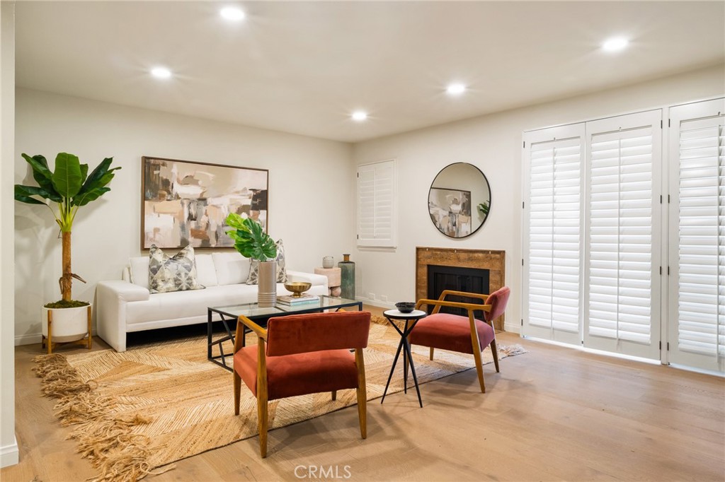 534 S Oak Knoll Ave 103