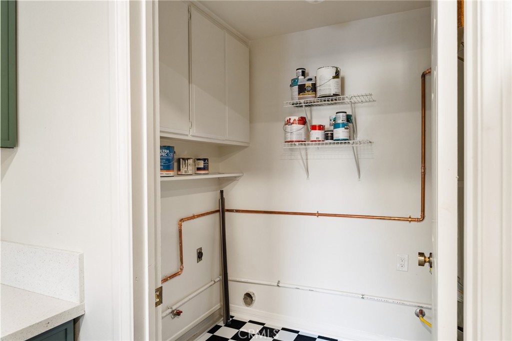 534 S Oak Knoll Ave 103