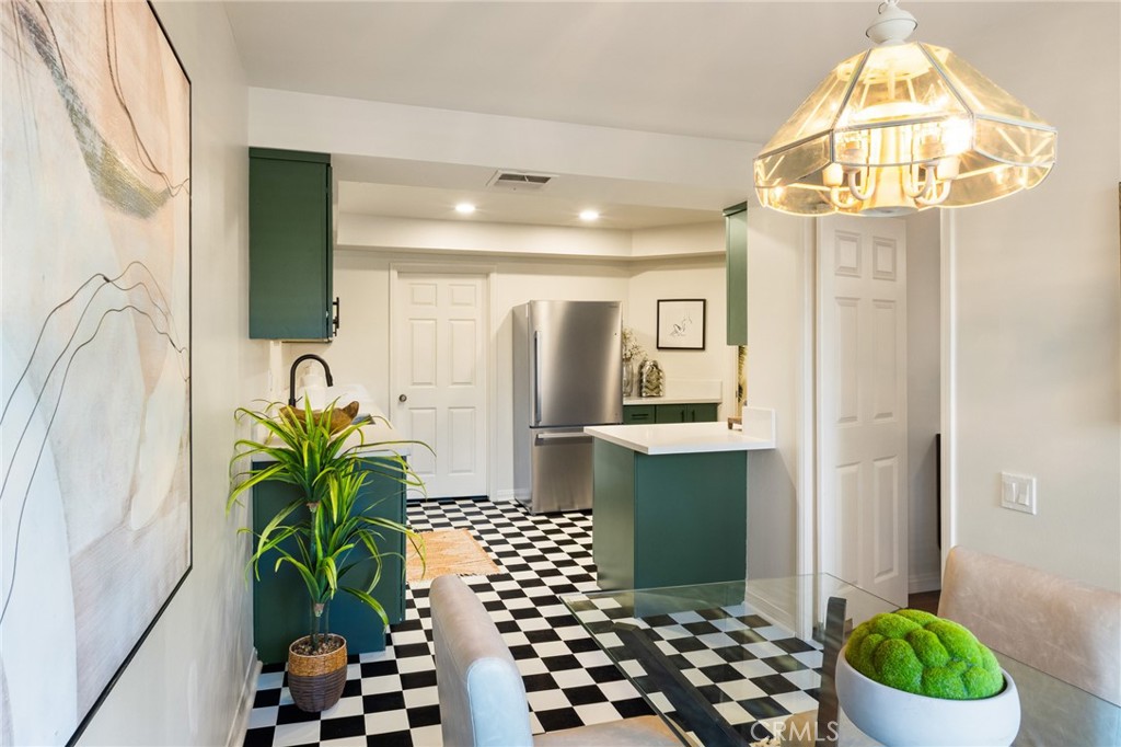 534 S Oak Knoll Ave 103