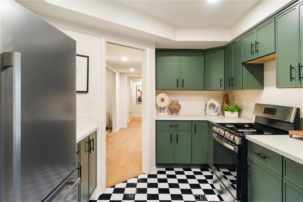 534 S Oak Knoll Ave 103