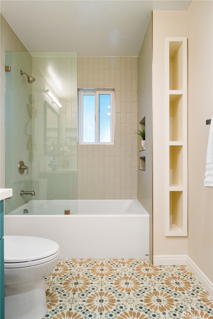 534 S Oak Knoll Ave 103