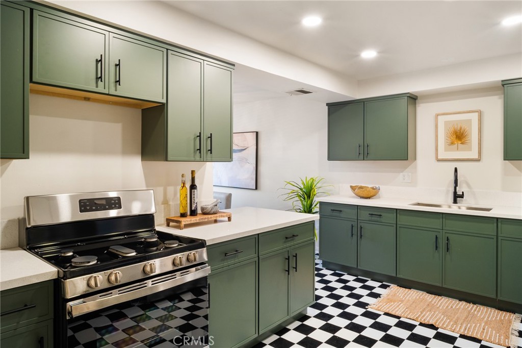 534 S Oak Knoll Ave 103