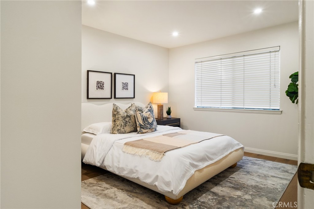 534 S Oak Knoll Ave 103