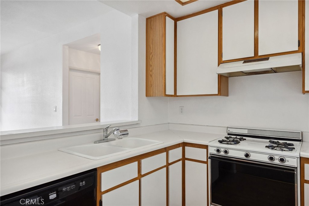 221 S Oak Knoll Avenue 308