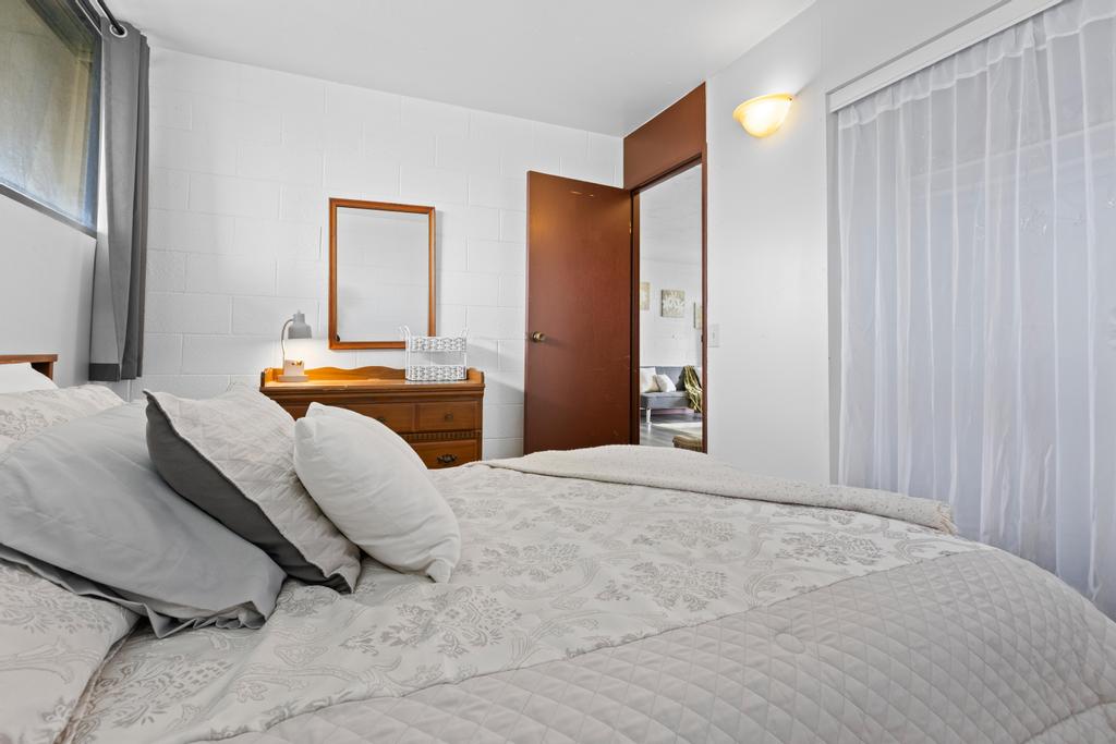 1875 KALANIANOLE AVE 404