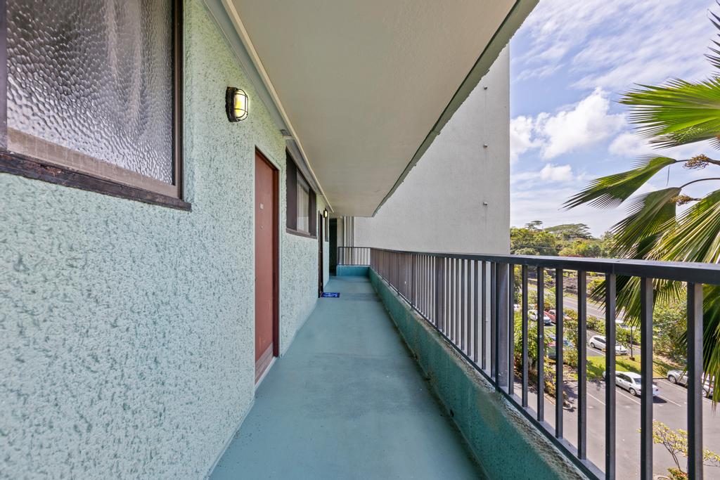 1875 KALANIANOLE AVE 404