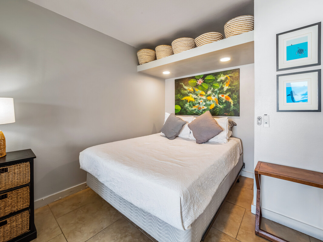 75-5776 KUAKINI HWY 341