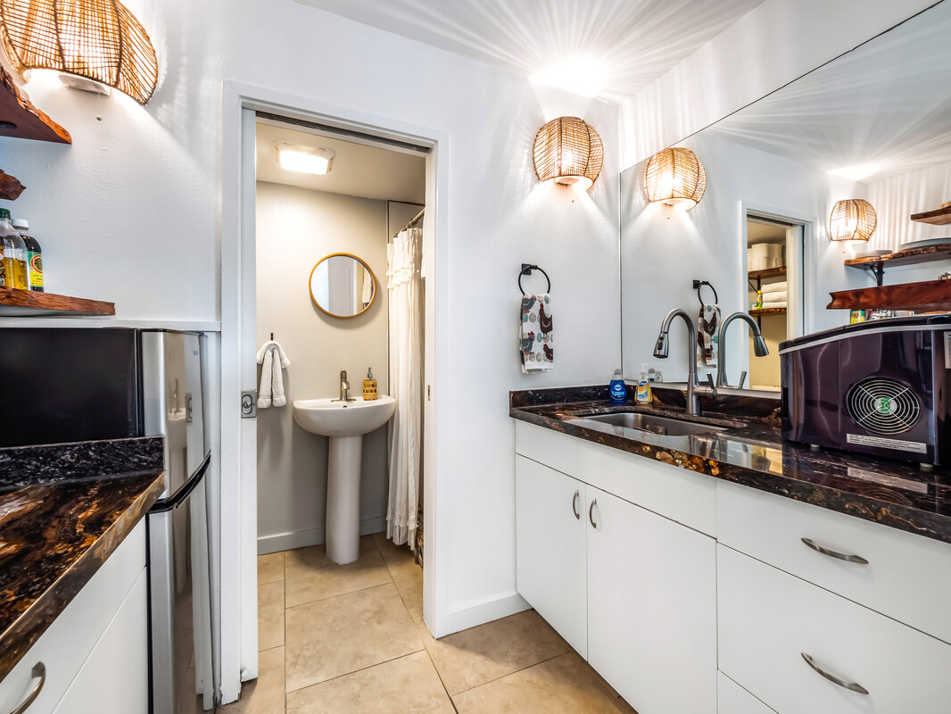 75-5776 KUAKINI HWY 341