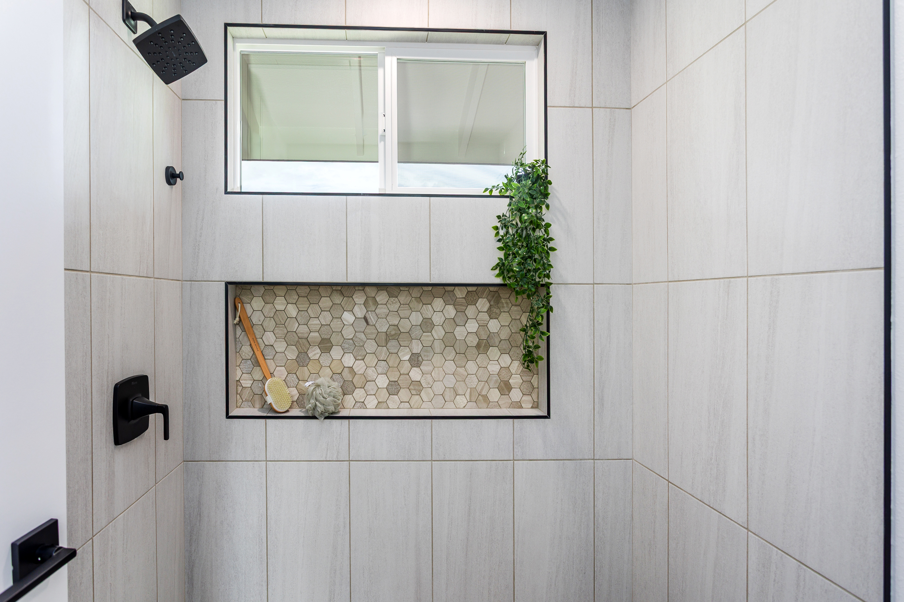 16-2083 MAUNA KEA DR