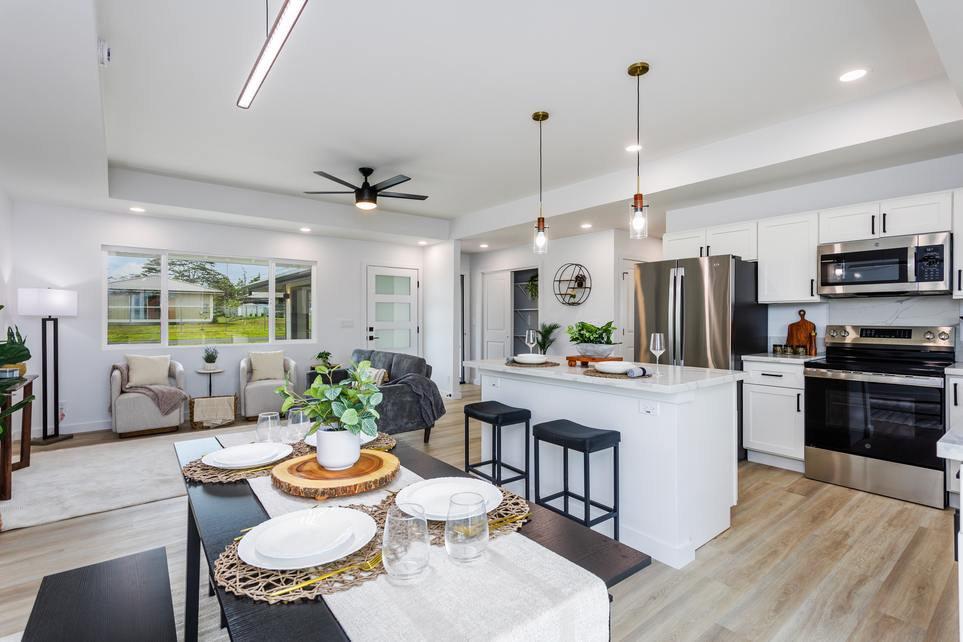 16-2083 MAUNA KEA DR