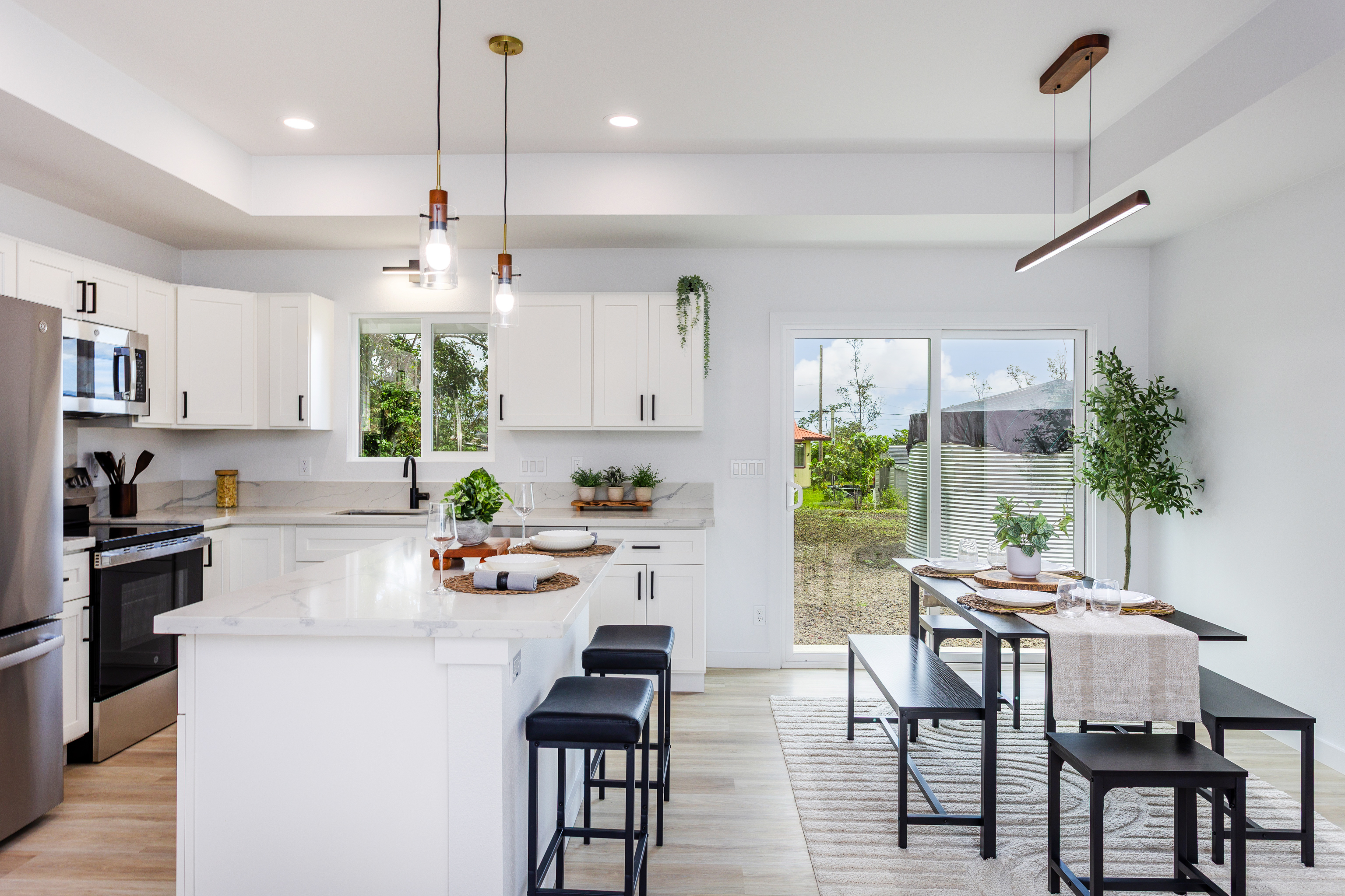 16-2083 MAUNA KEA DR