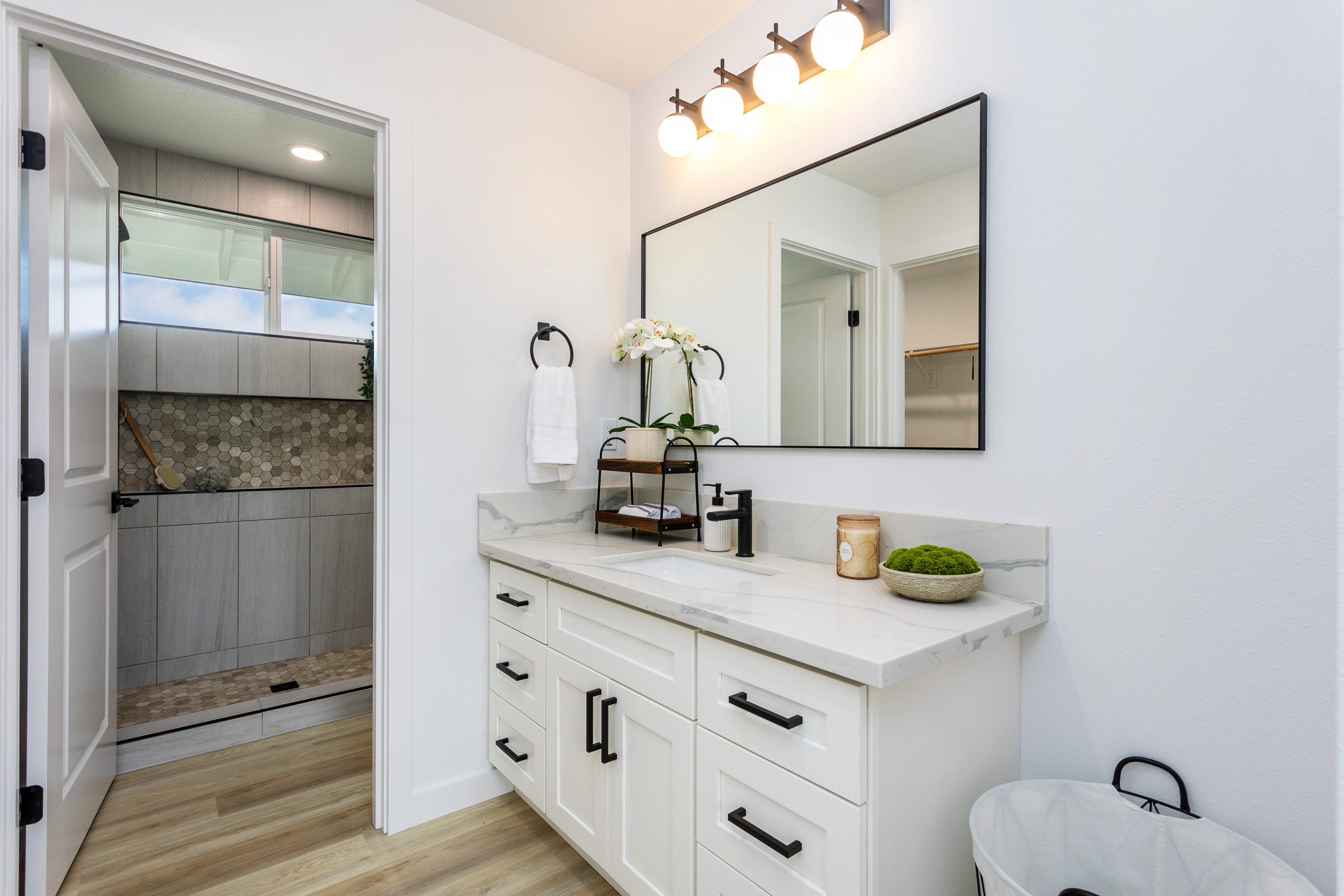 16-2083 MAUNA KEA DR