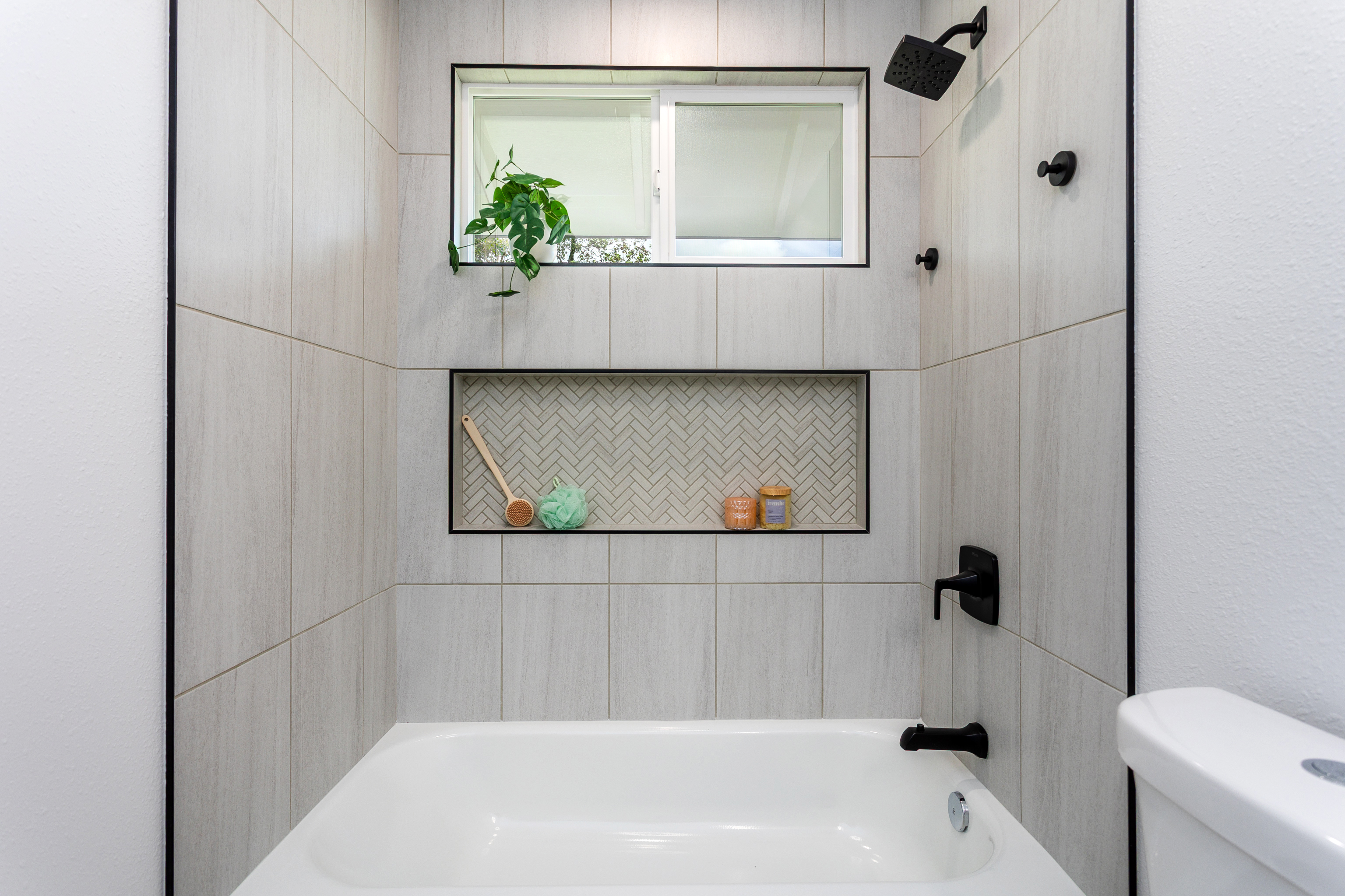 16-2083 MAUNA KEA DR