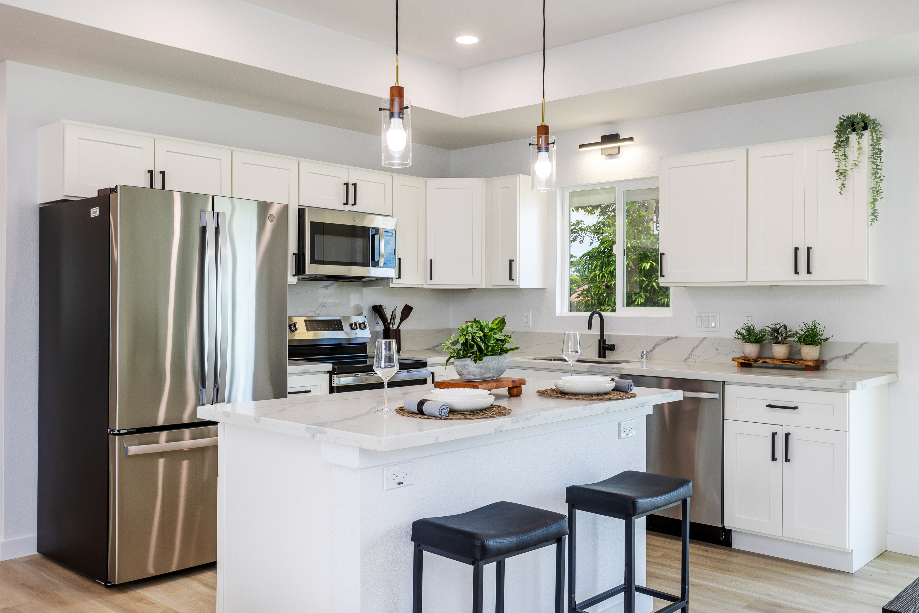 16-2083 MAUNA KEA DR