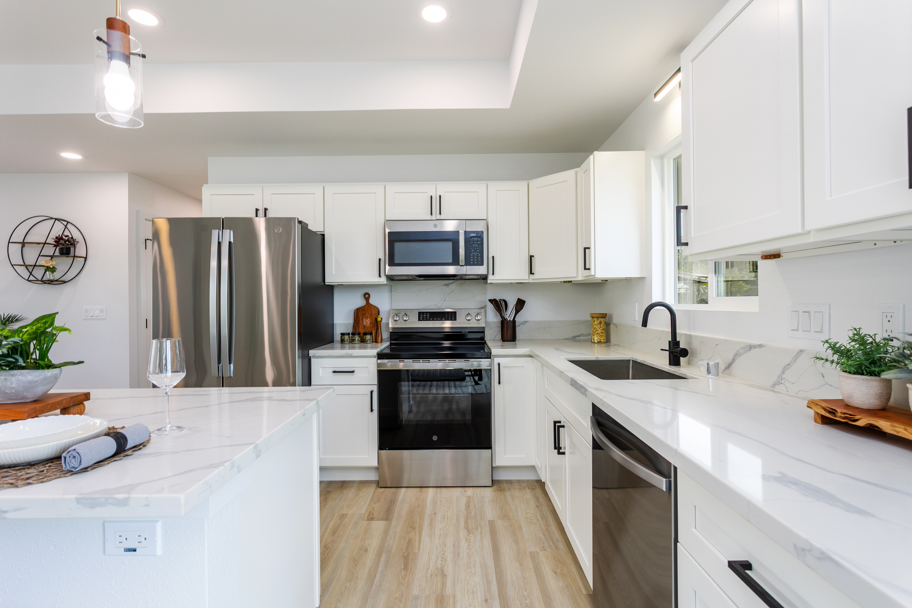 16-2083 MAUNA KEA DR