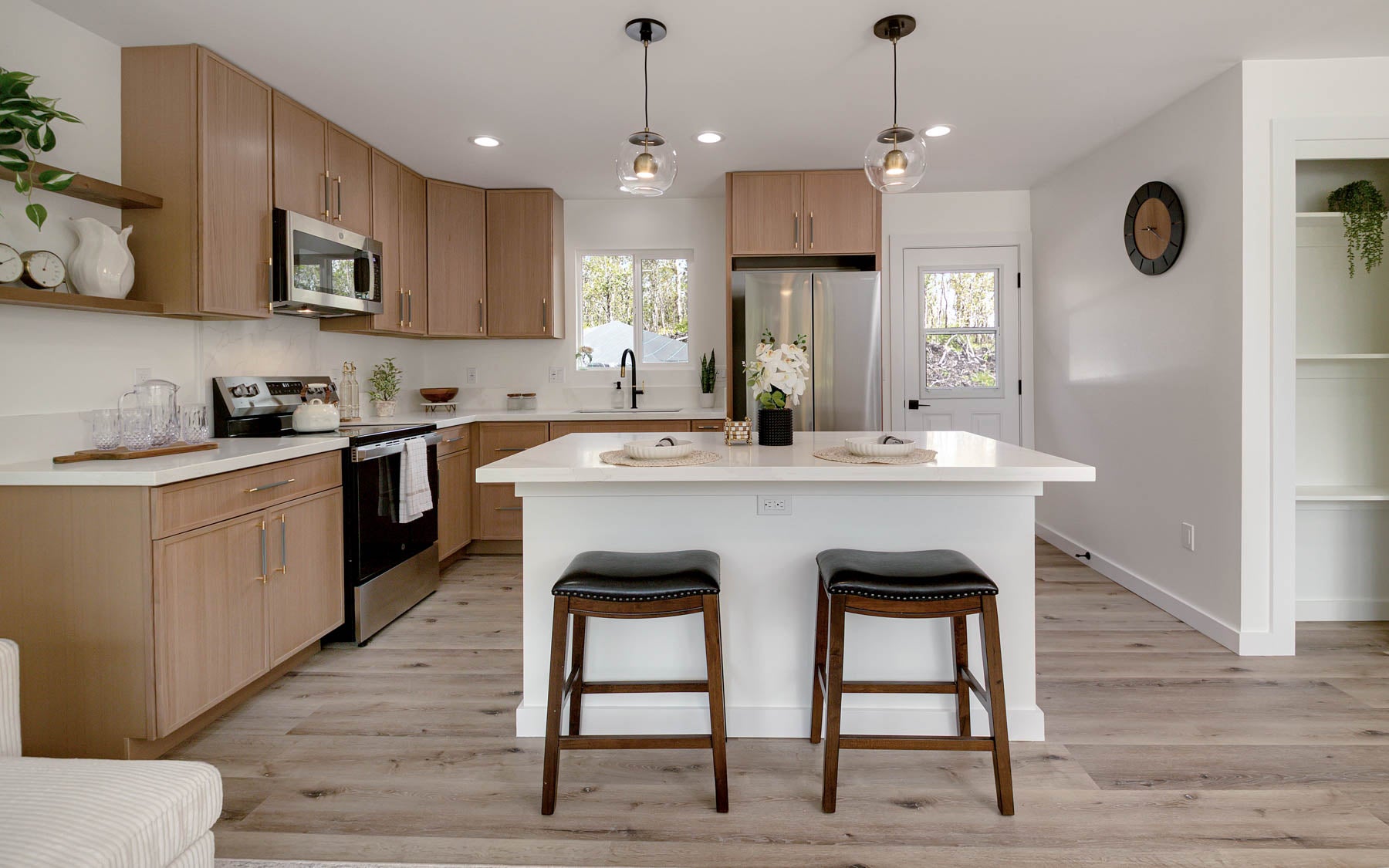 11-3246 MOKUNA ST
